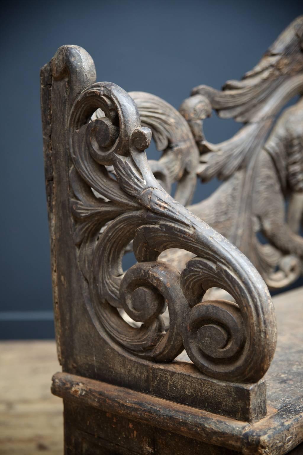 Carved Hunt Bench In Good Condition In Llandudno, Conwy