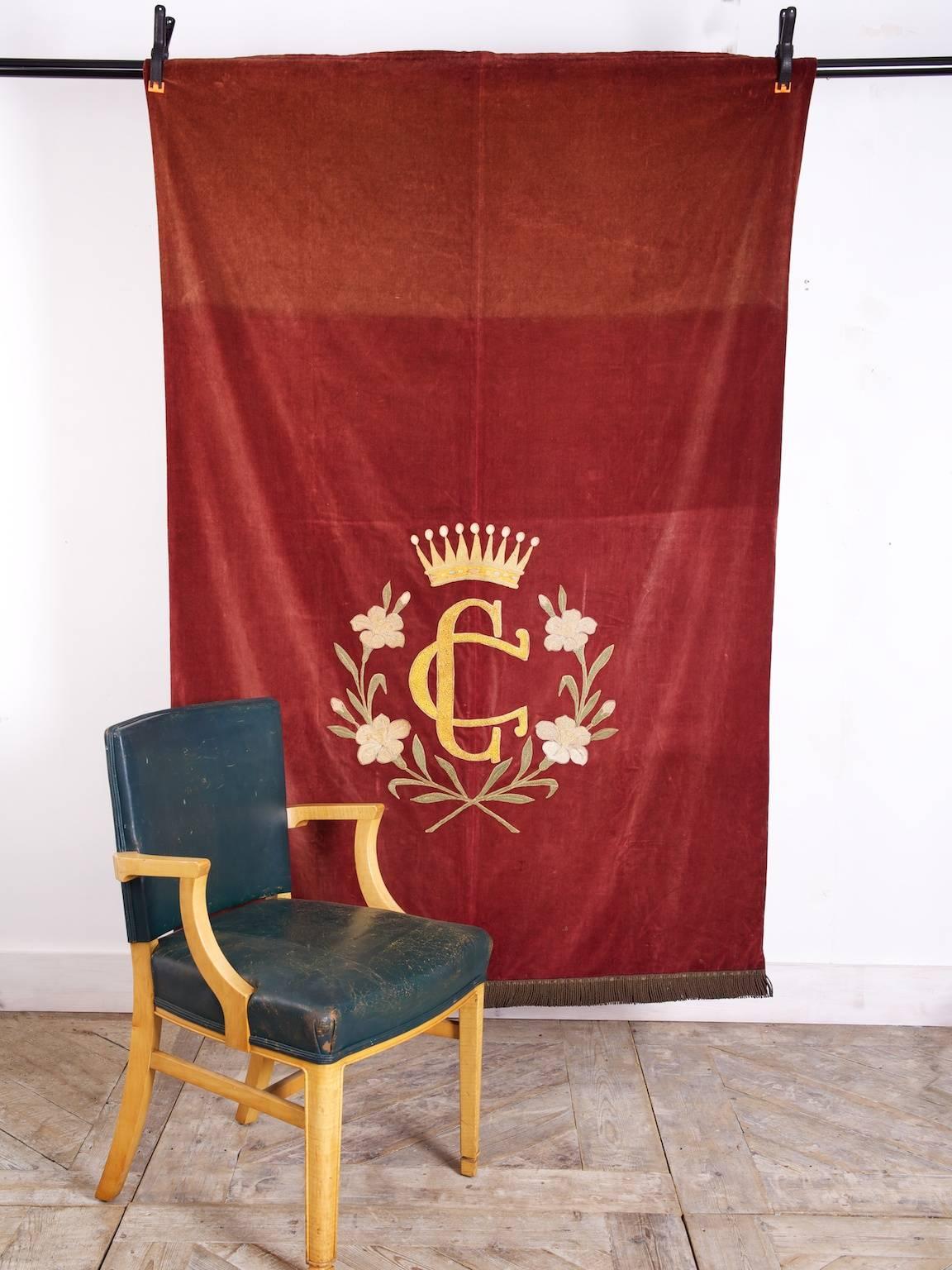 Embroidered Velvet Banner In Good Condition In Llandudno, Conwy
