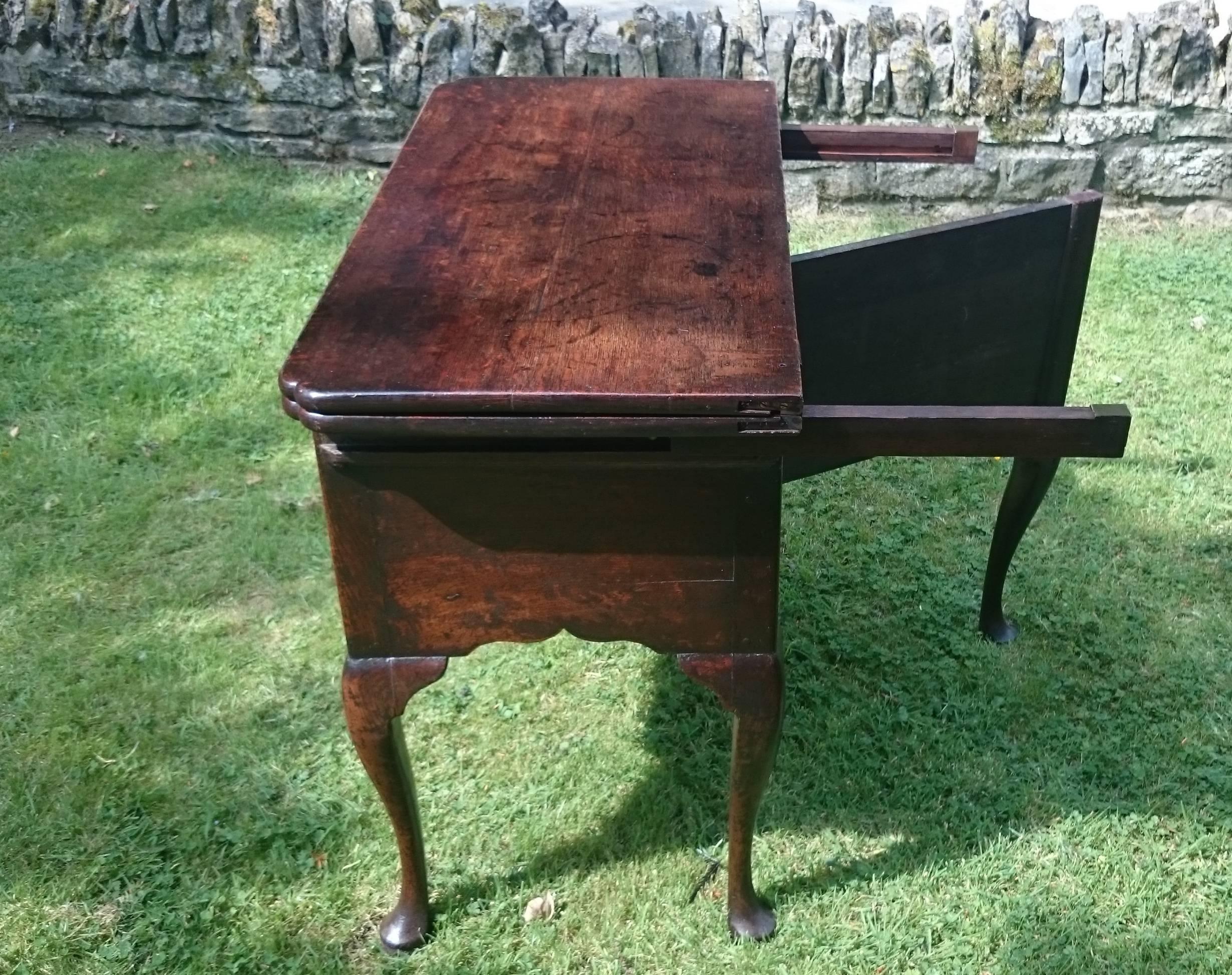 George II Mid-18th Century Oak Side Table/Tea Table For Sale 2