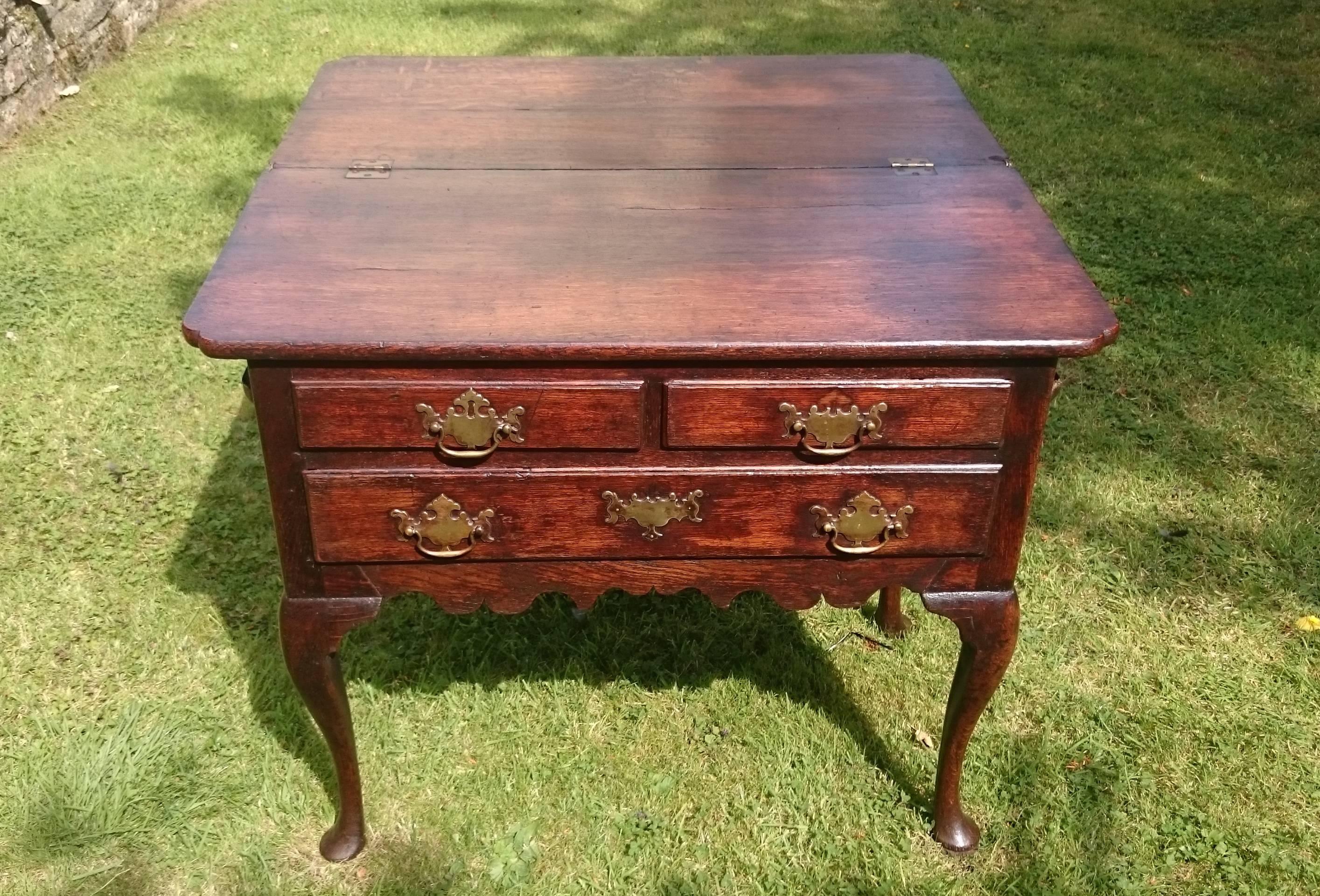 George II Mid-18th Century Oak Side Table/Tea Table In Fair Condition For Sale In Gloucestershire, GB