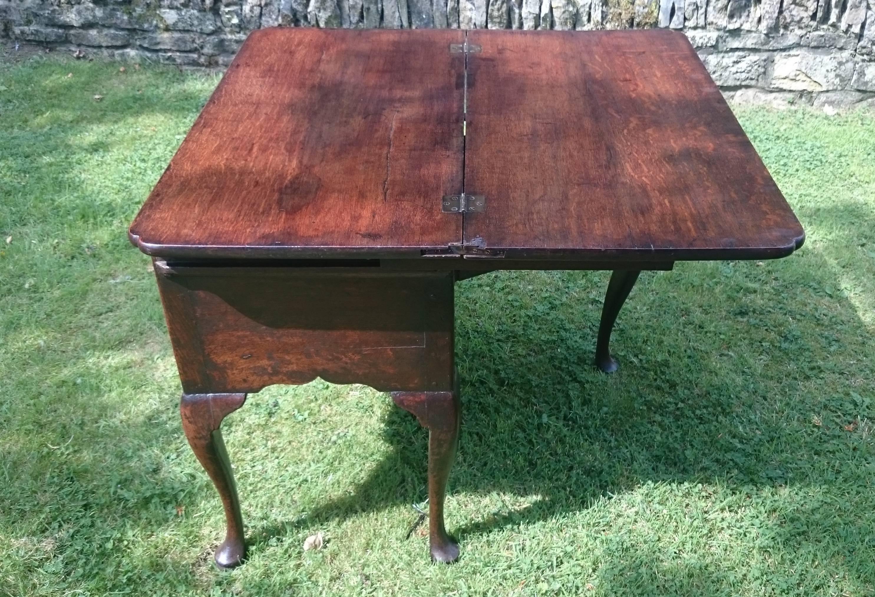 George II Mid-18th Century Oak Side Table/Tea Table For Sale 4