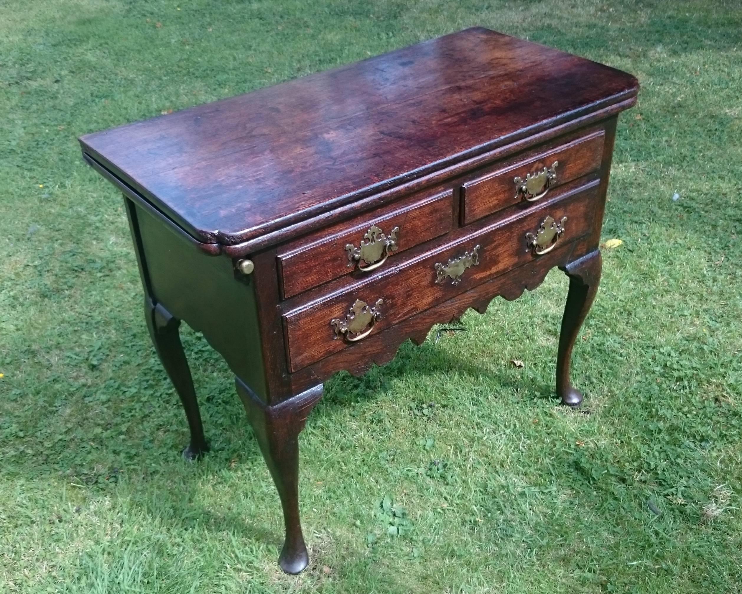 George II Mid-18th Century Oak Side Table/Tea Table For Sale 1
