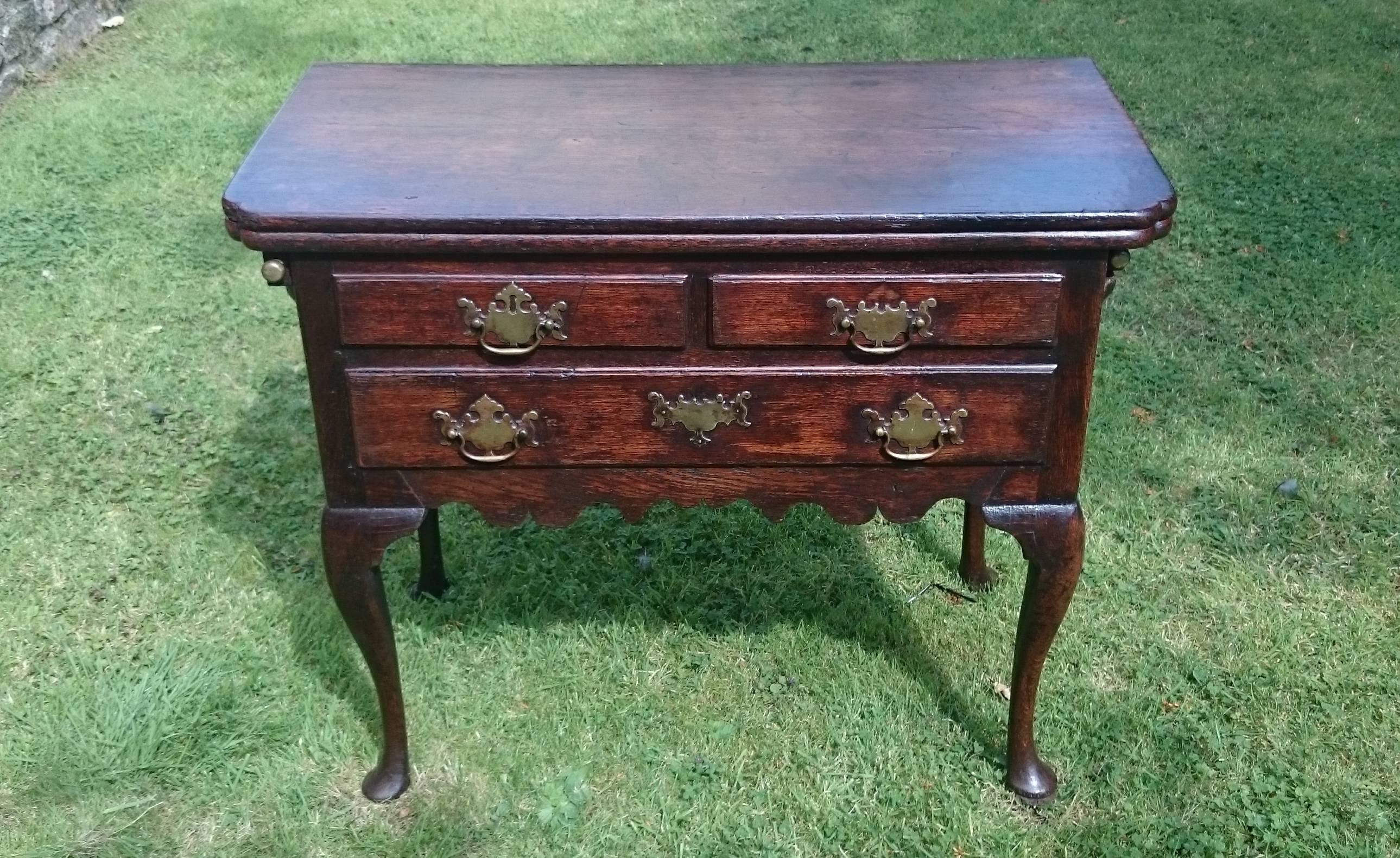 British George II Mid-18th Century Oak Side Table/Tea Table For Sale