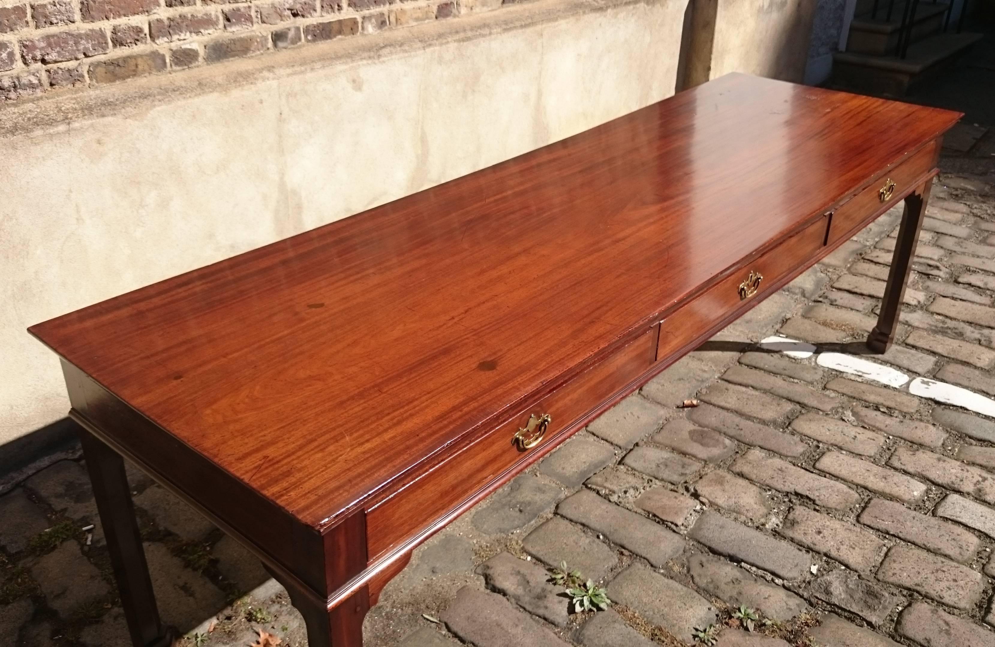 18th Century and Earlier Large-Scale George III Period Mahogany Serving Table For Sale