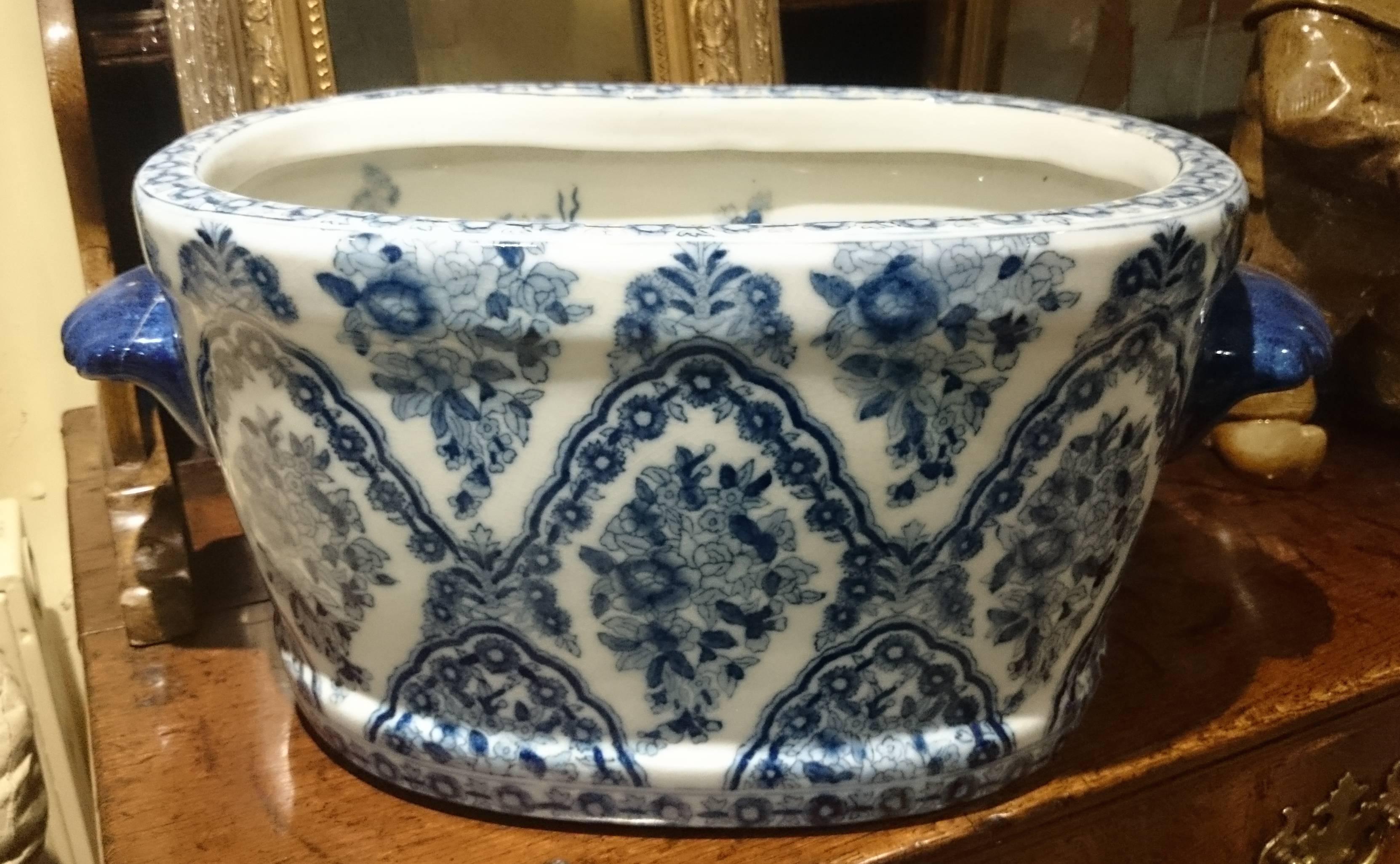 Early 19th Century Chinese Export Porcelain Punch Bowl or Wash Bowl 1