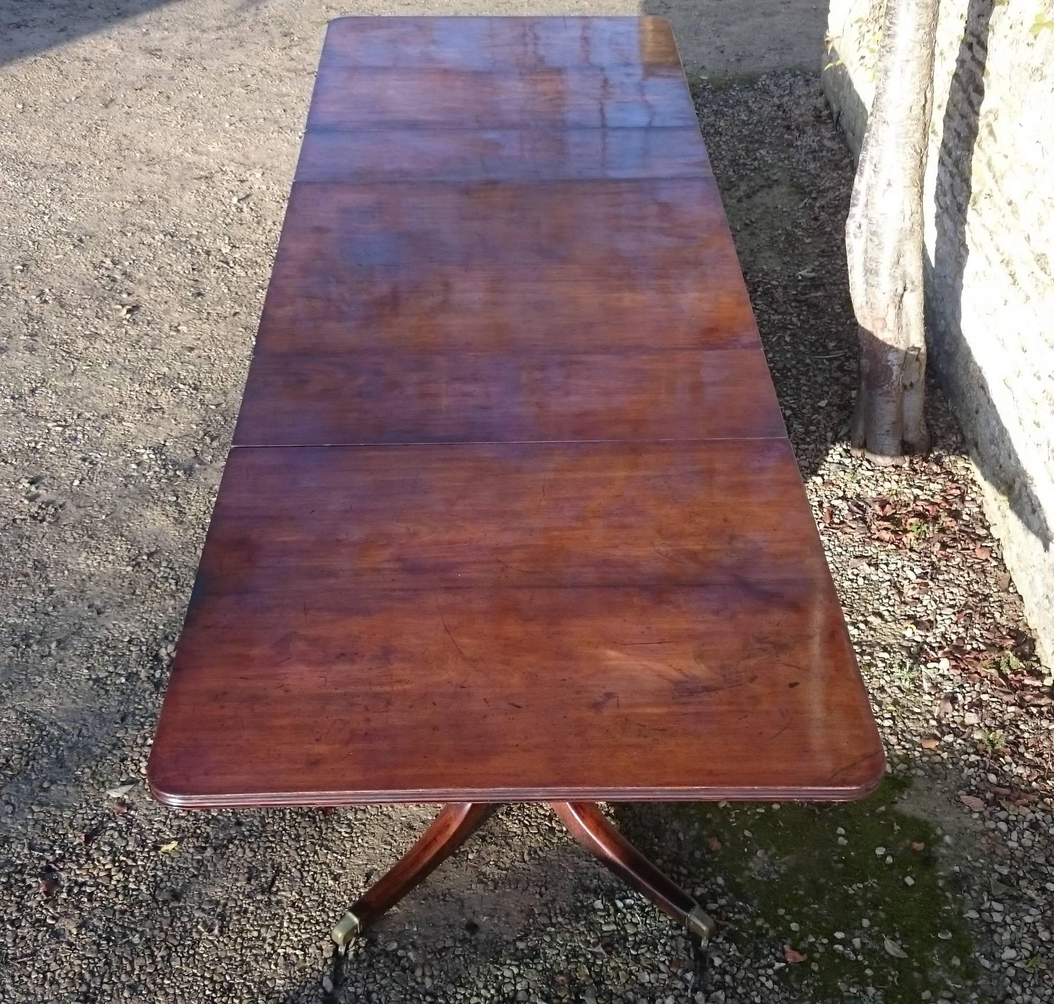 Mahogany Large-Scale Important Antique 19th Century Irish Three-Pedestal Dining Table For Sale