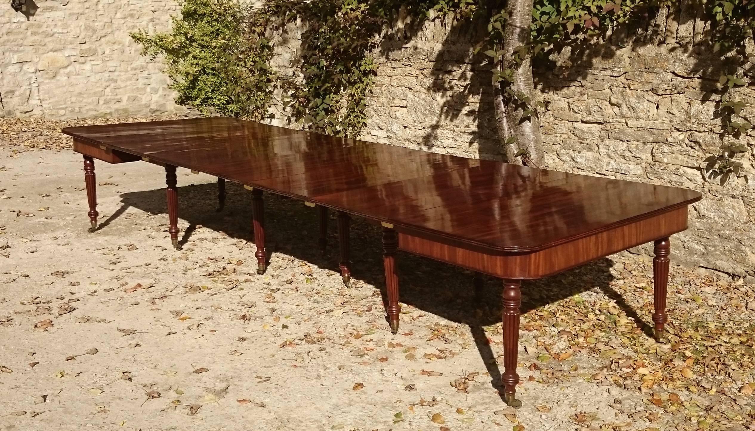 Exceptional Quality Regency Mahogany Extending Dining Table from Sugwas Court For Sale 2