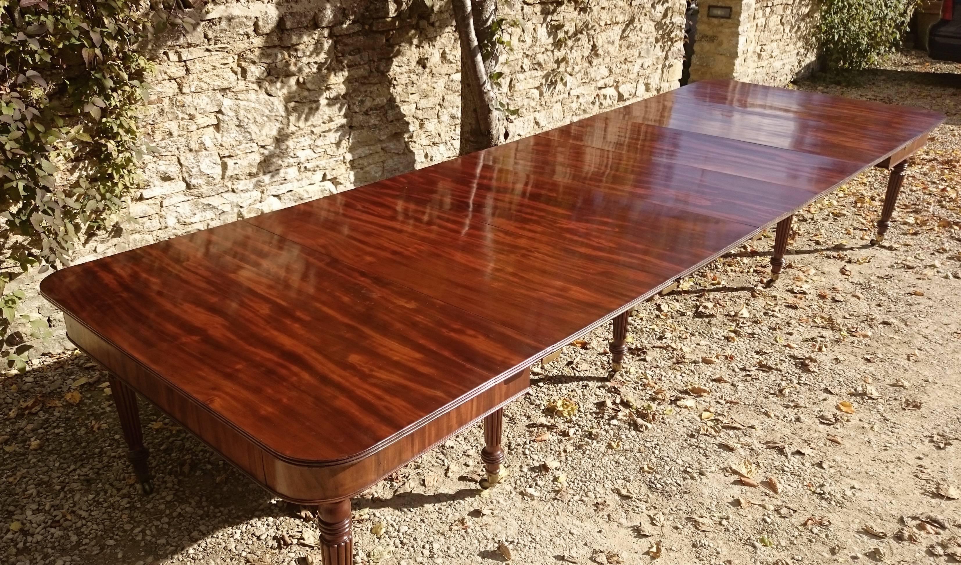 Exceptional Quality Regency Mahogany Extending Dining Table from Sugwas Court In Good Condition For Sale In Gloucestershire, GB
