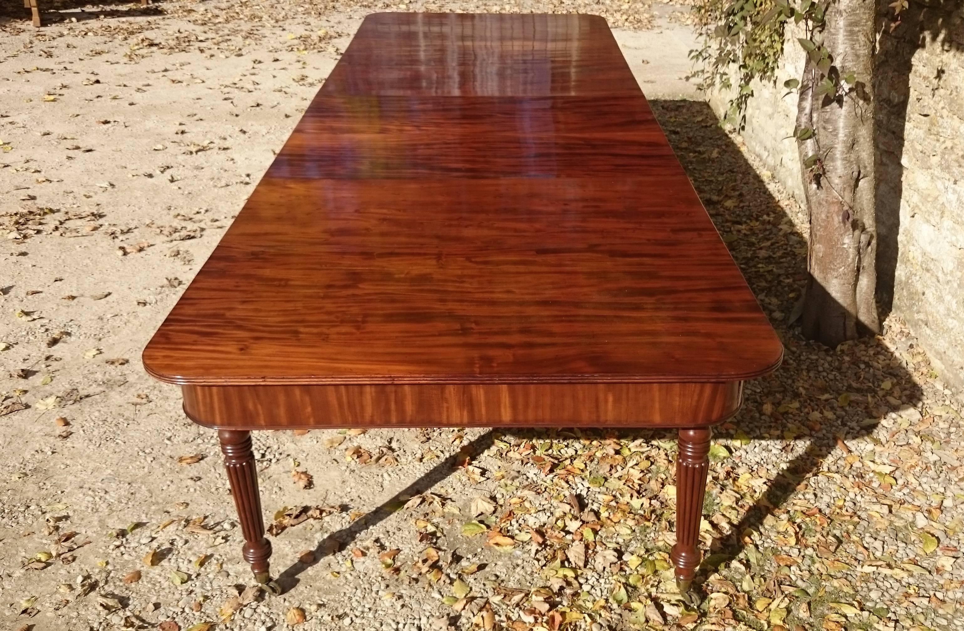 Exceptional Quality Regency Mahogany Extending Dining Table from Sugwas Court For Sale 3