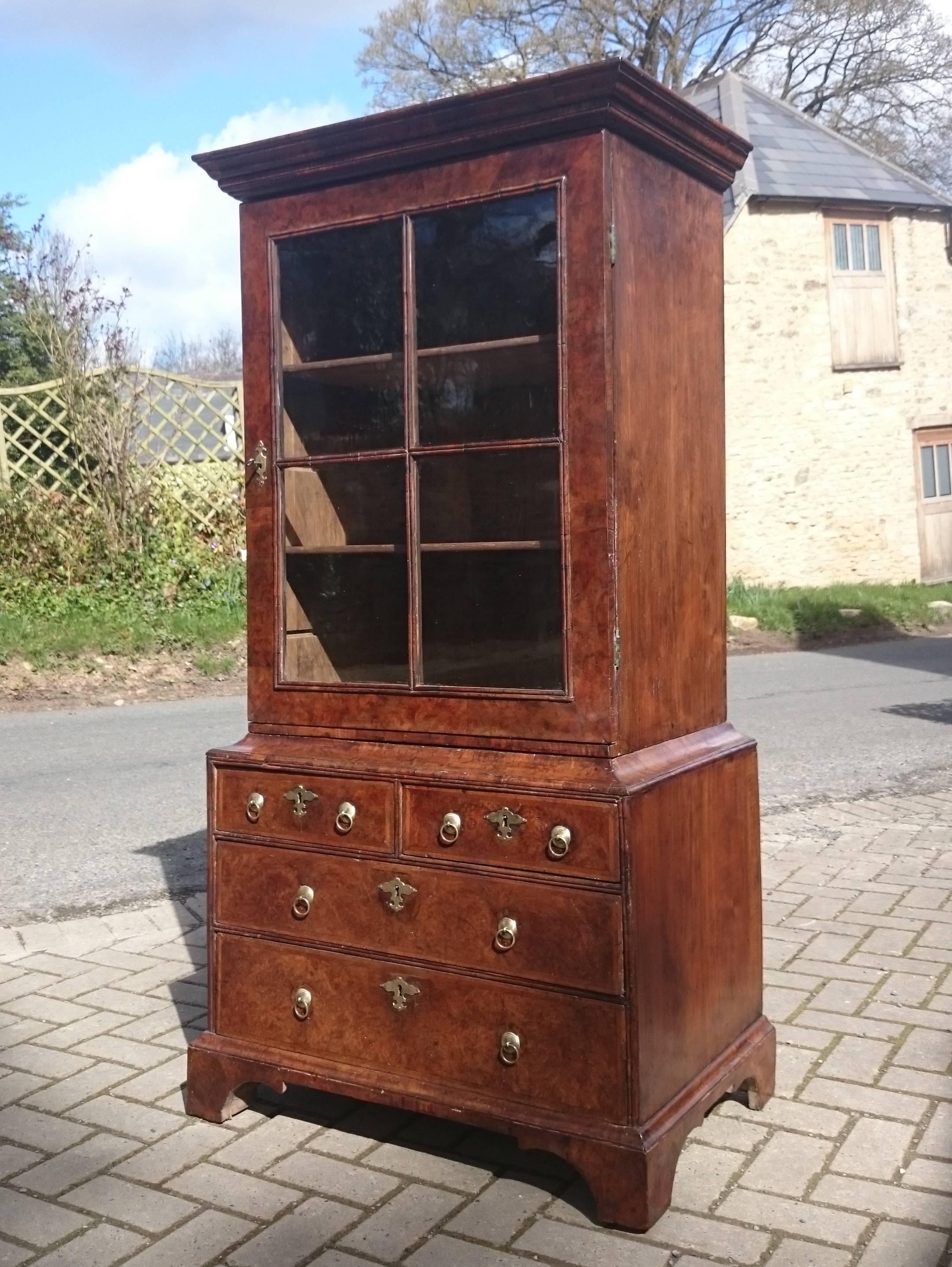 Early 18th Century Queen Anne Burl Walnut Antique Bookcase Cabinet In Excellent Condition For Sale In Gloucestershire, GB