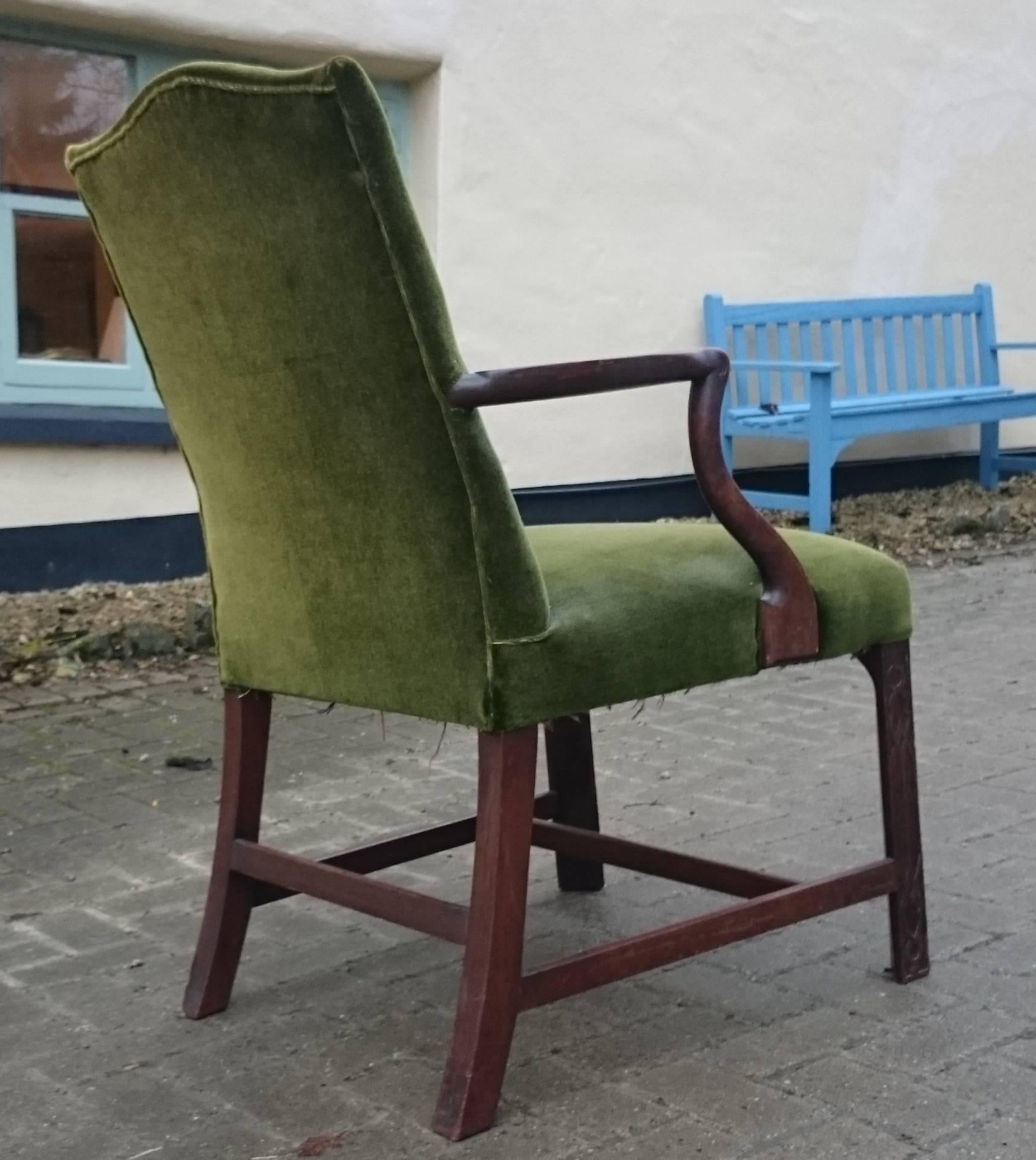 British 19th Century Gainsborough Library Chair in the Manner of Thomas Chippendale For Sale