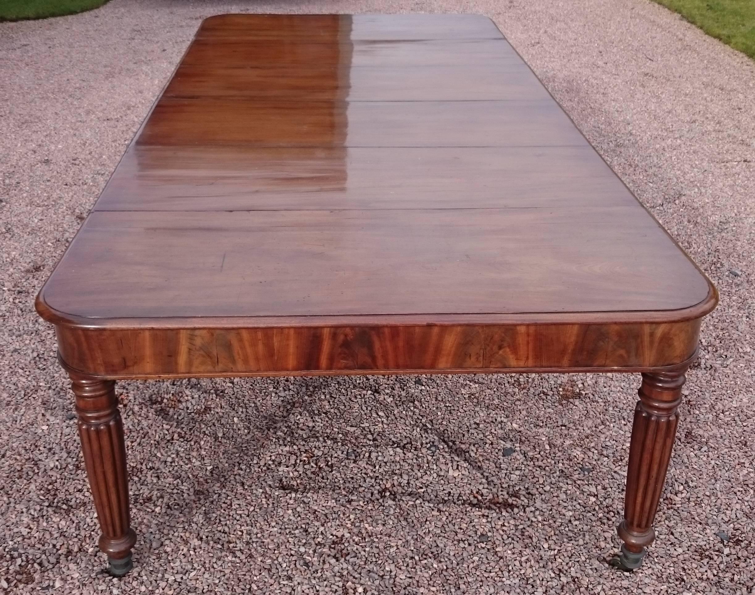 19th Century George iv Period Mahogany Antique Dining Table In Excellent Condition In Gloucestershire, GB