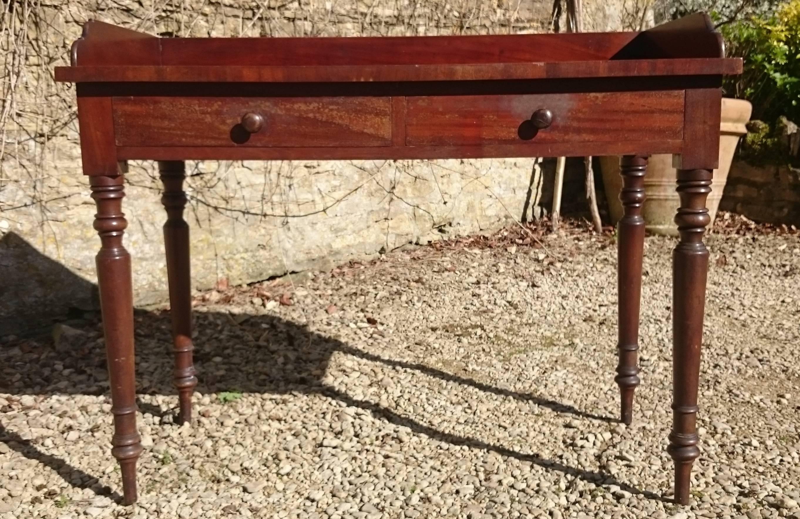 British 19th Century Mahogany Serving Table For Sale