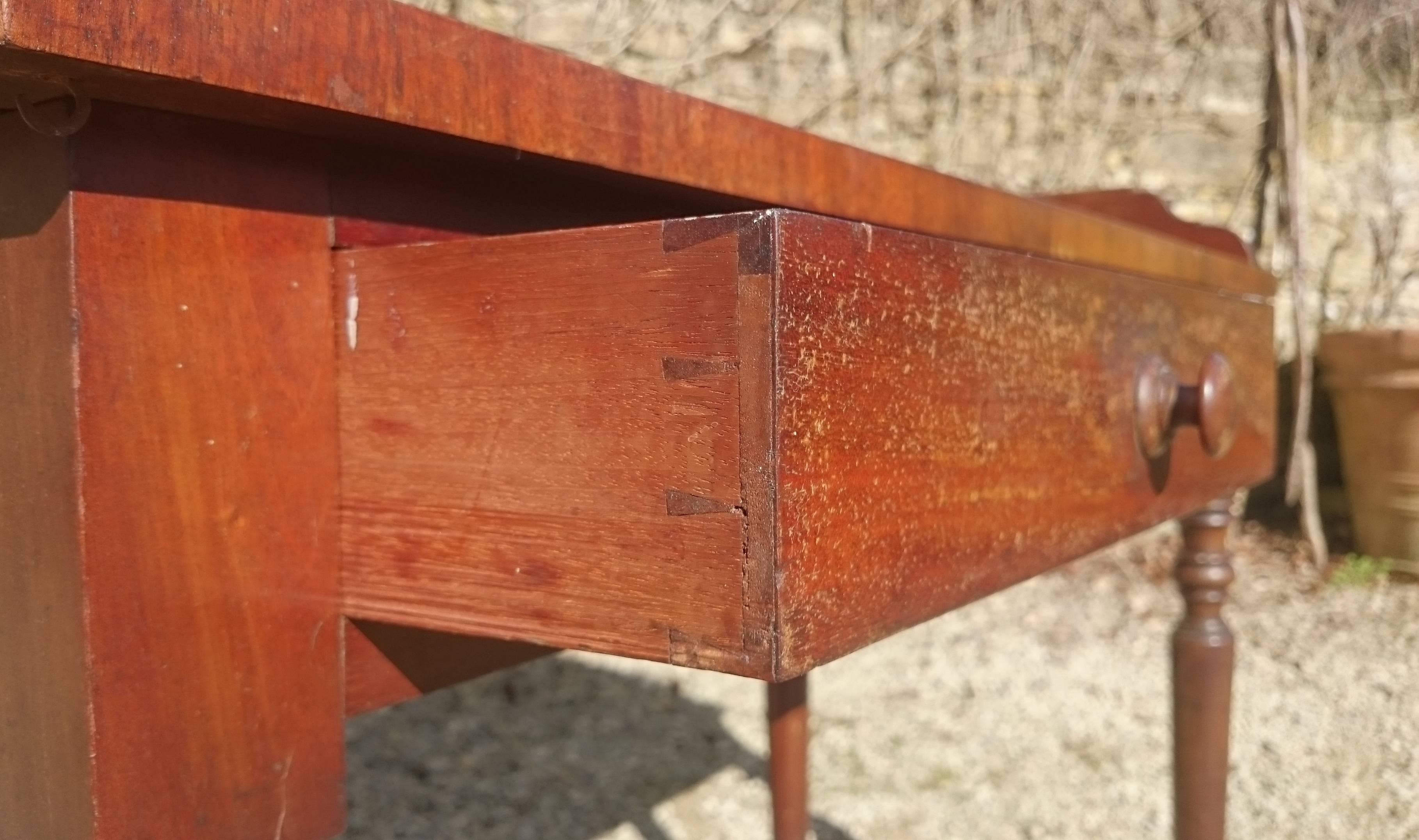 19th Century Mahogany Serving Table For Sale 1