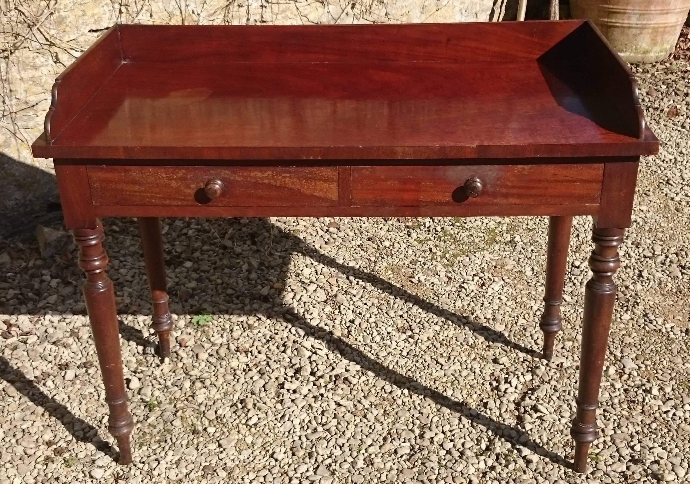 Early Victorian 19th Century Mahogany Serving Table For Sale