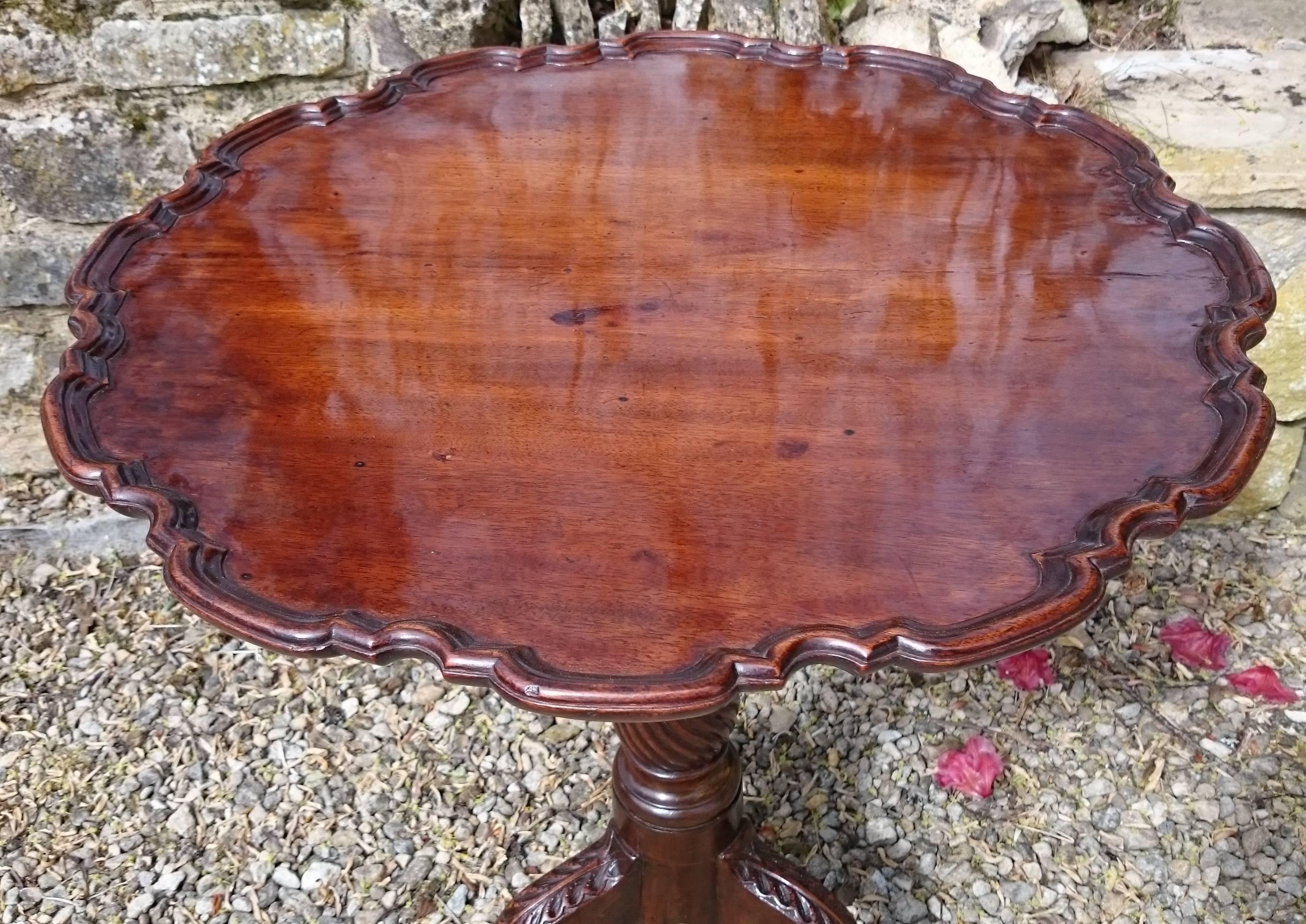 Important 19th Century Victorian Mahogany Wine Table after Thomas Chippendale 2