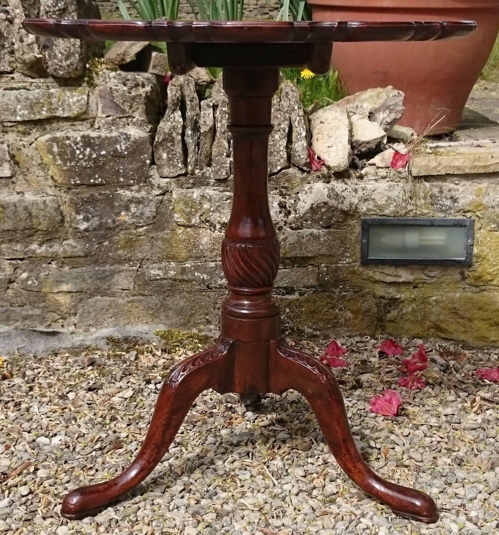 Important 19th Century Victorian Mahogany Wine Table after Thomas Chippendale 3