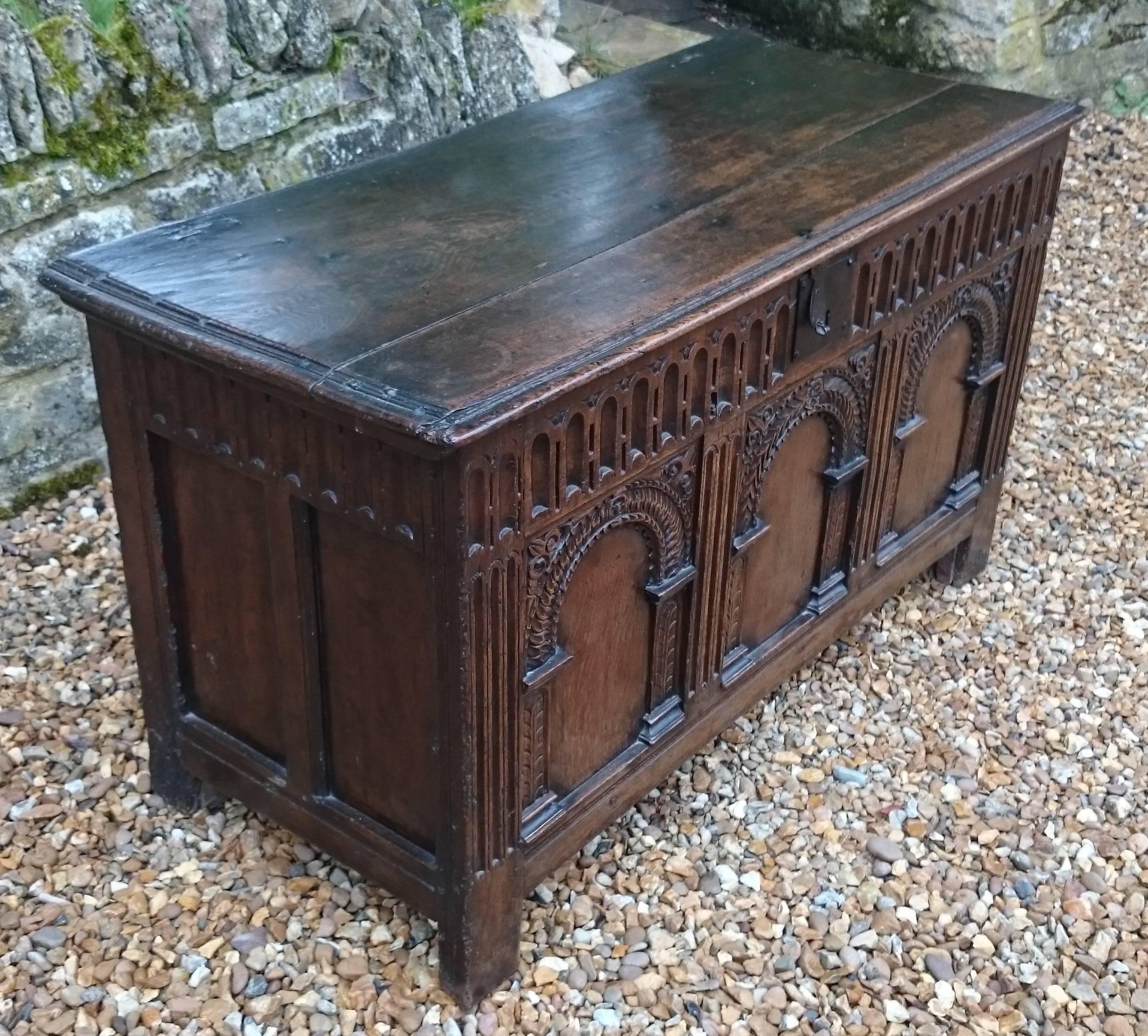 Especially Fine 17th Century Antique Oak Coffer In Excellent Condition In Gloucestershire, GB