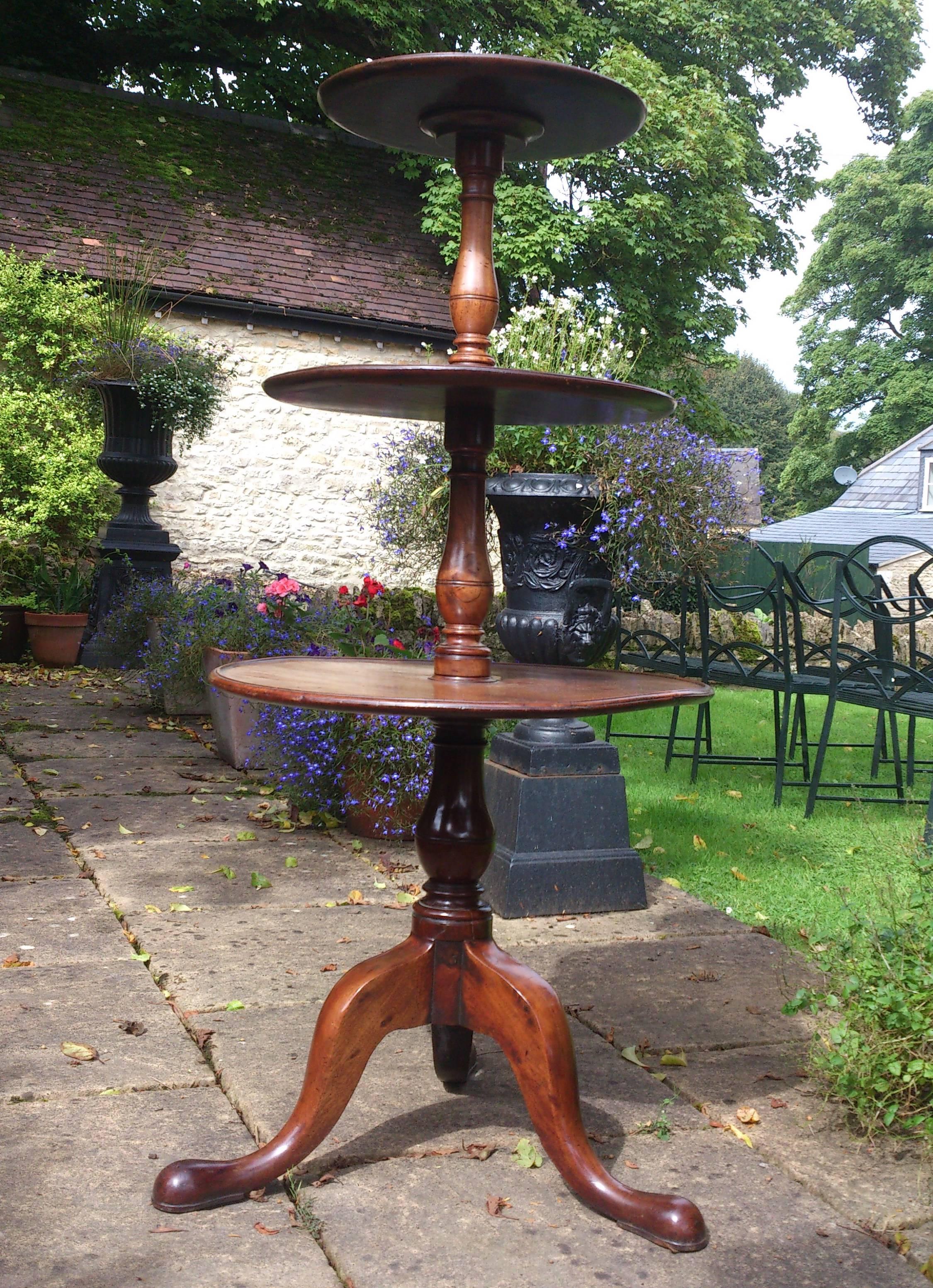 18th Century Mahogany George III Period Georgian Antique Tripod Dumb Waiter In Excellent Condition For Sale In Gloucestershire, GB
