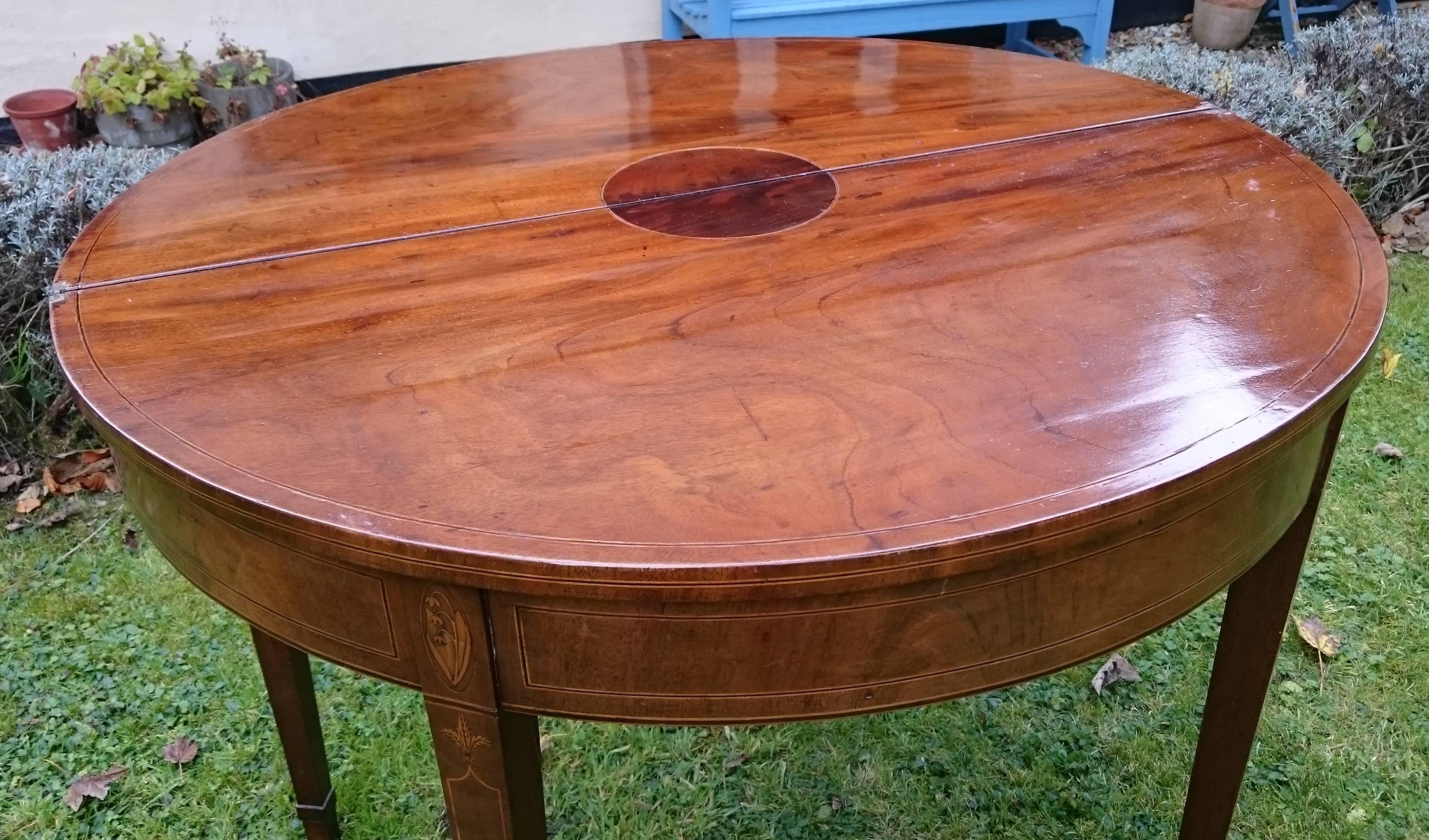 18th Century George III Period Mahogany Antique Folding Tea Table In Good Condition In Gloucestershire, GB