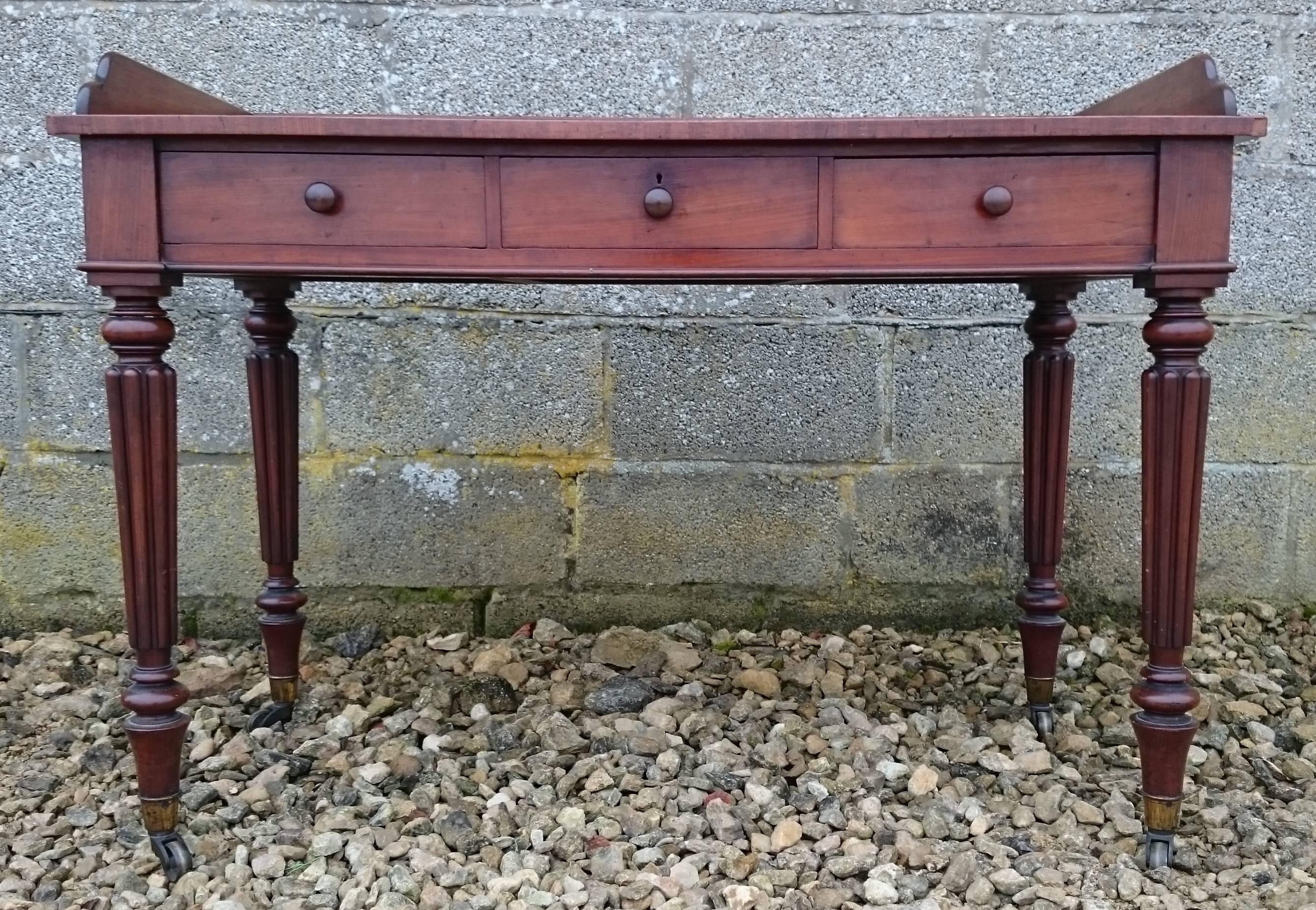 British Early 19th Century Regency Mahogany Antique Gillow Serving or Dressing Table 