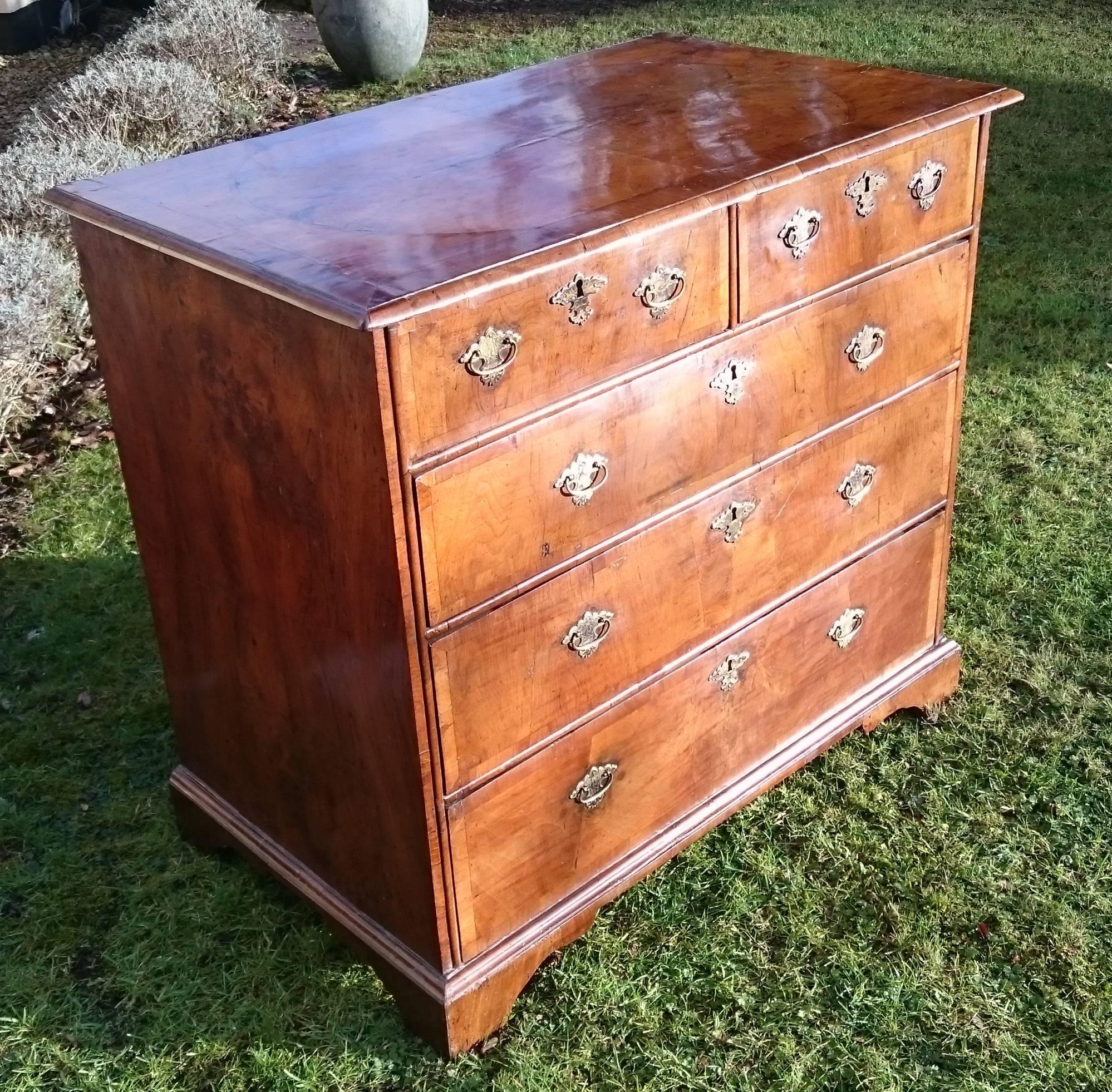 Early 18th Century George I Period Walnut Antique Chest of Drawers In Good Condition In Gloucestershire, GB