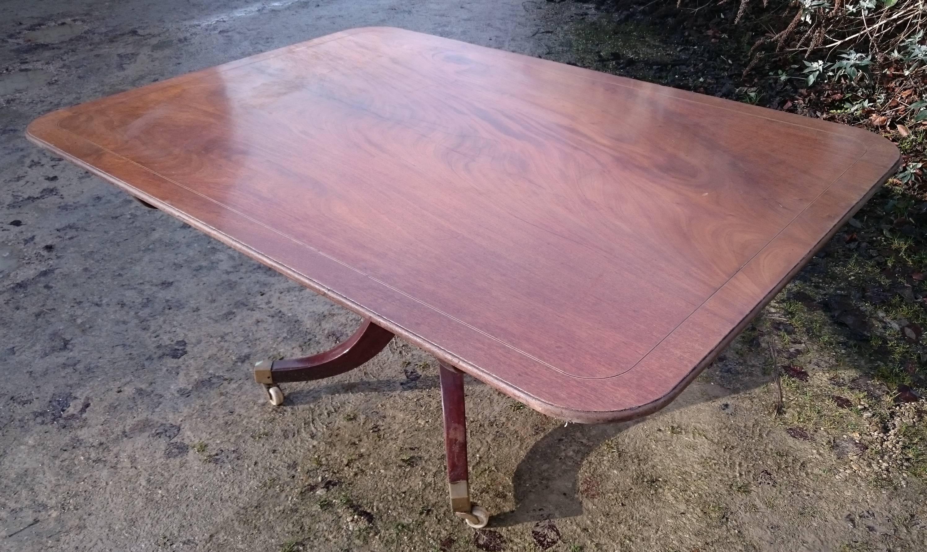 18th Century George III Period Mahogany Antique Breakfast Table In Excellent Condition For Sale In Gloucestershire, GB