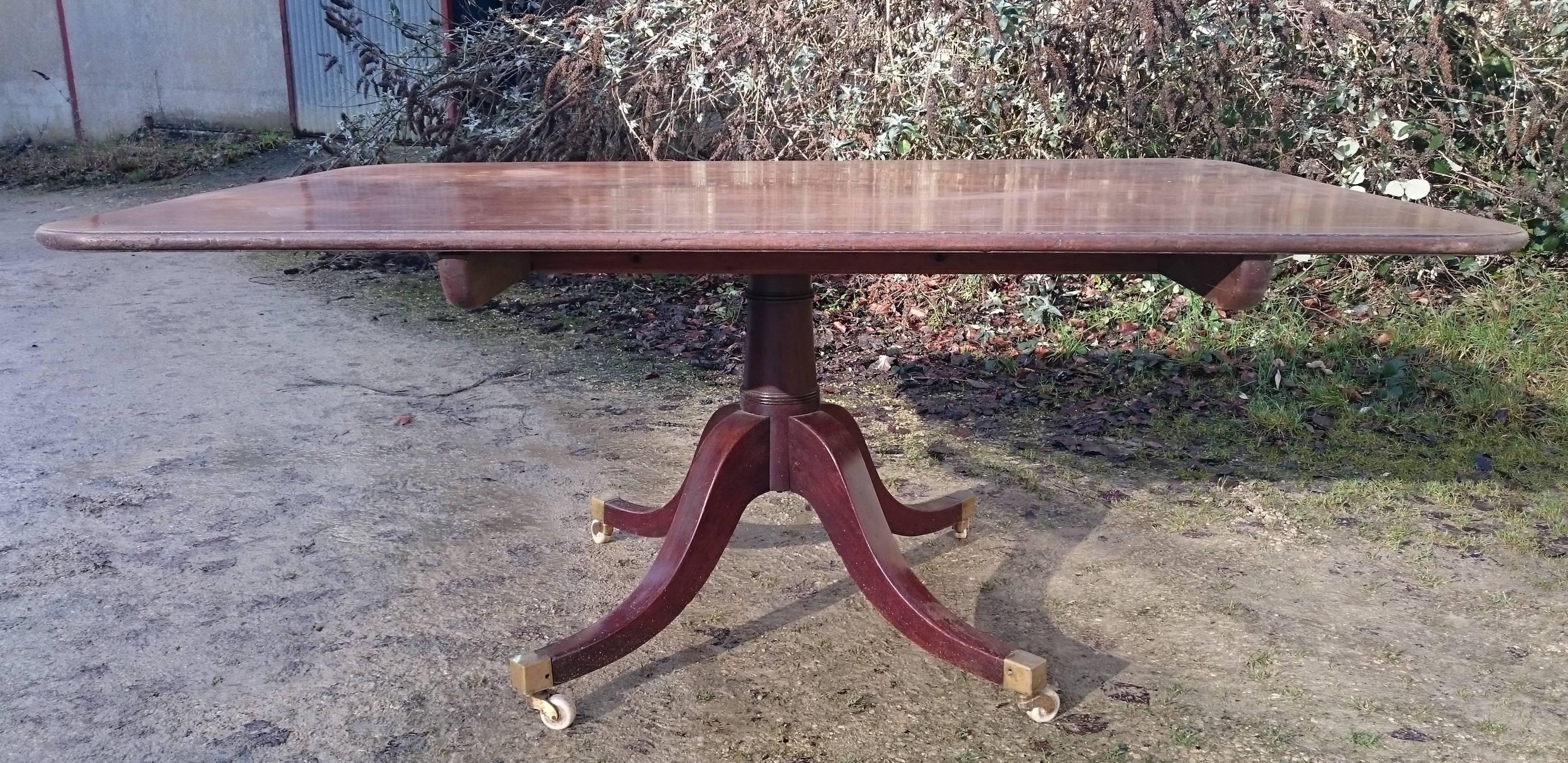 18th Century George III Period Mahogany Antique Breakfast Table For Sale 4