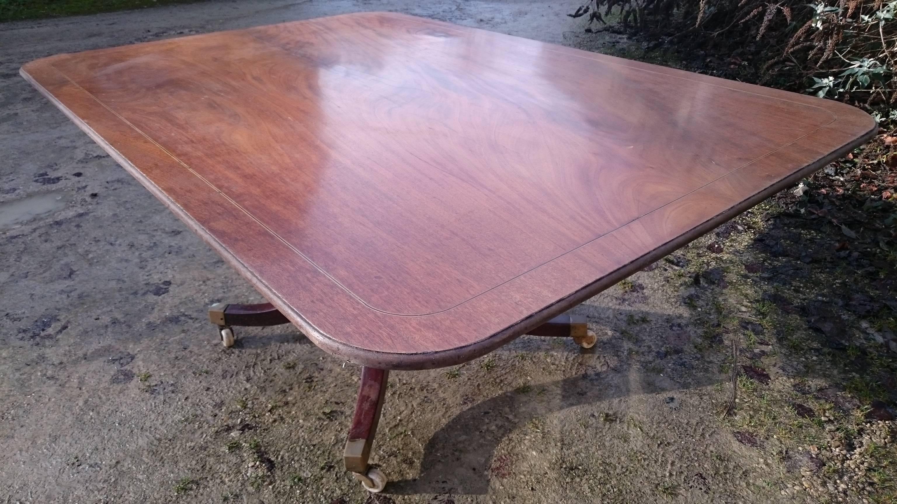 18th Century George III Period Mahogany Antique Breakfast Table For Sale 3