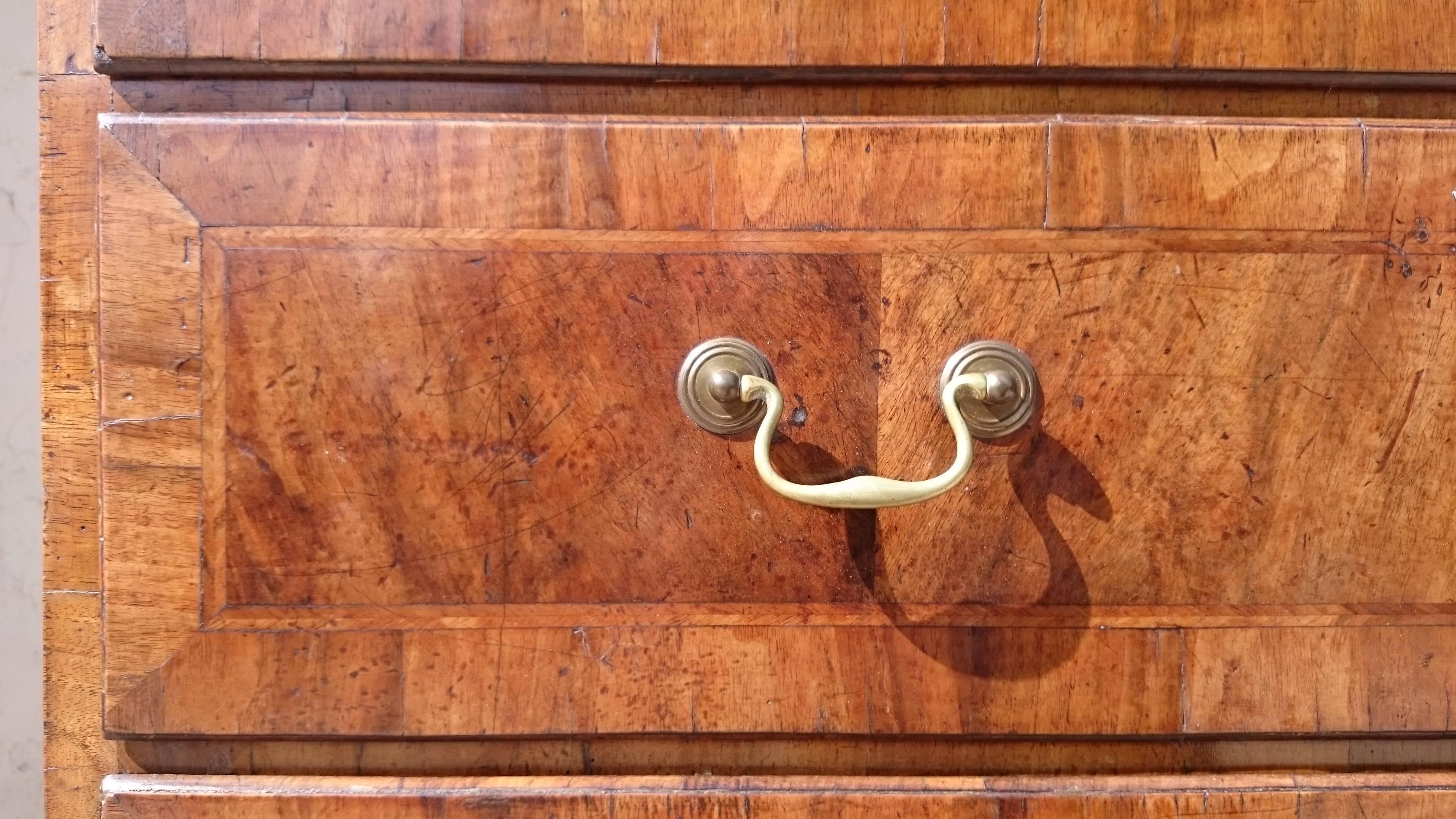 Early 18th Century Walnut Chest on Chest In Good Condition For Sale In Gloucestershire, GB