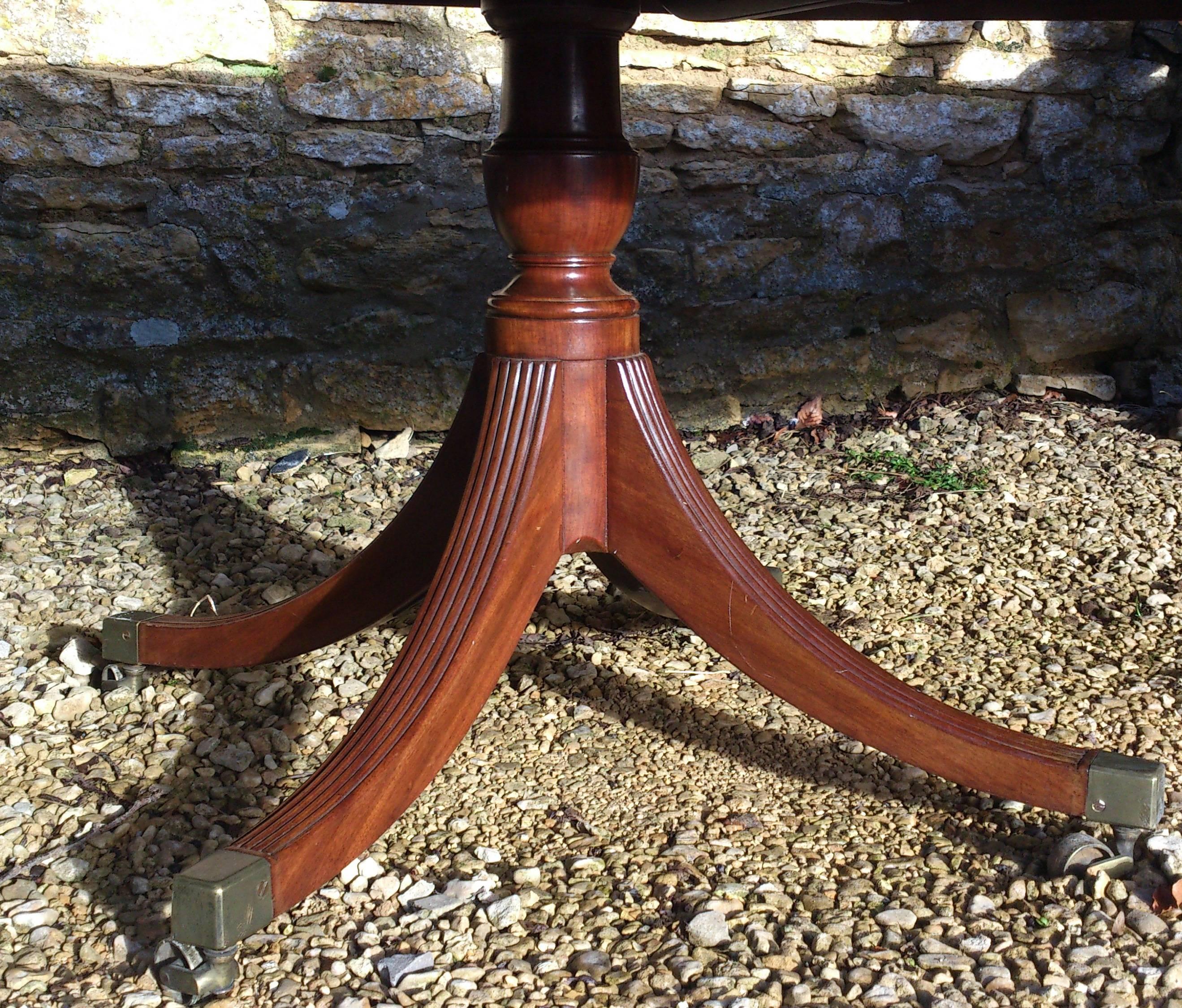 18th Century Georgian Pre Regency Mahogany Four Pedestal Dining Table by Gillows For Sale 5