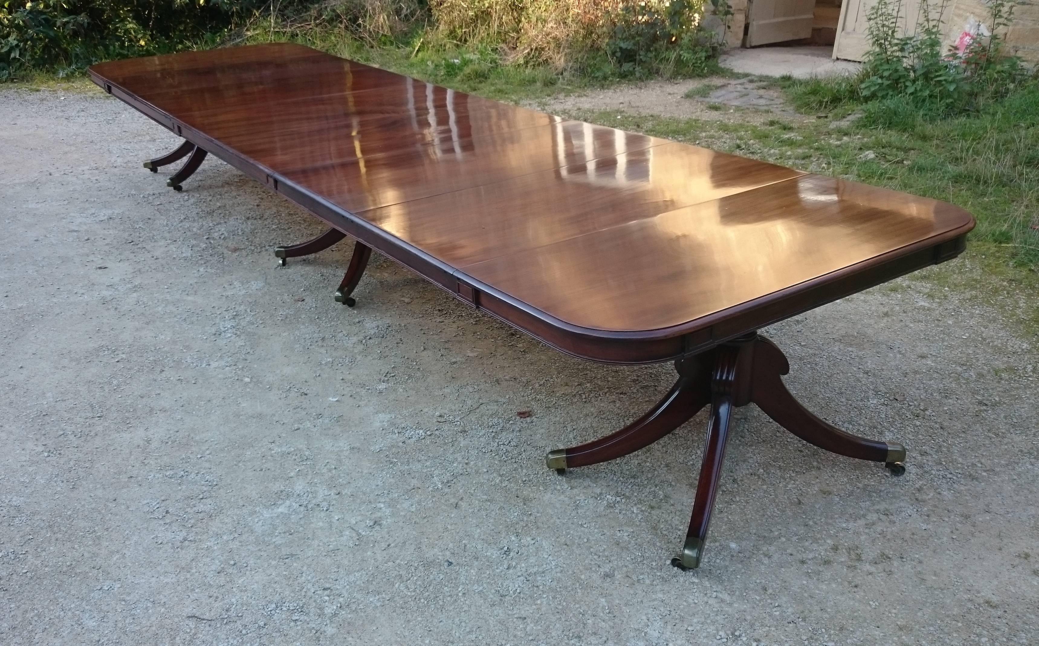 Early 19th Century Very Large Antique Three Pedestal Dining Table Made Of The Finest Mahogany