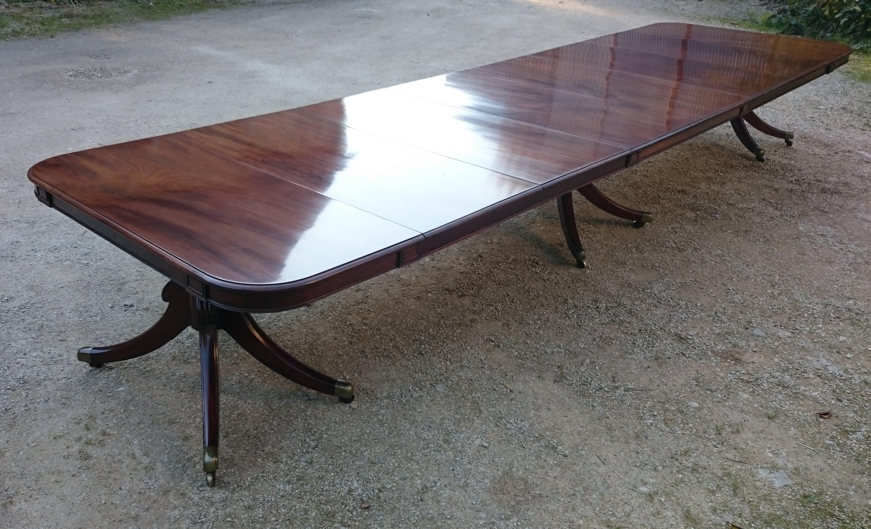 Very Large Antique Three Pedestal Dining Table Made Of The Finest Mahogany 3