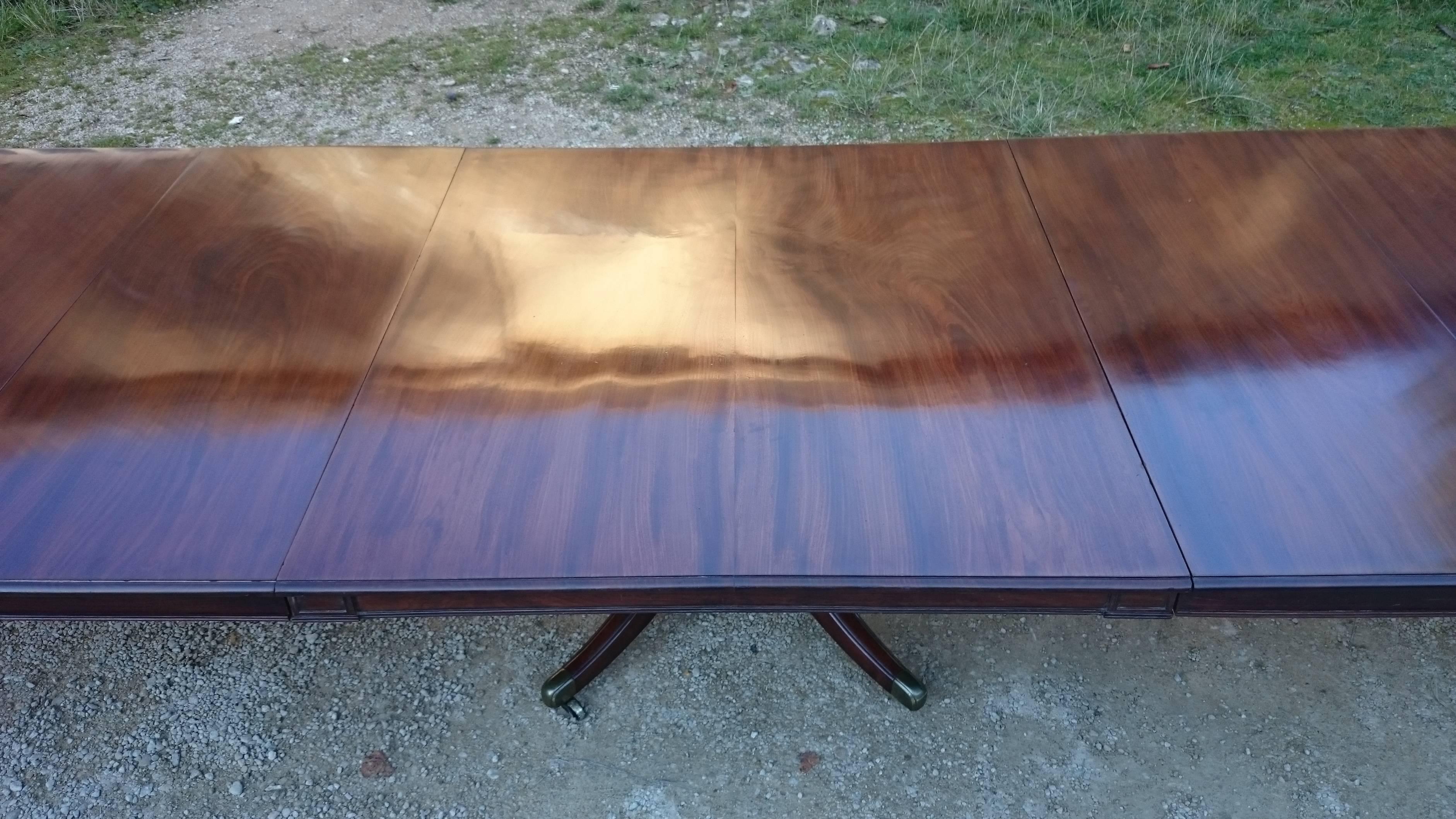 Very Large Antique Three Pedestal Dining Table Made Of The Finest Mahogany 2