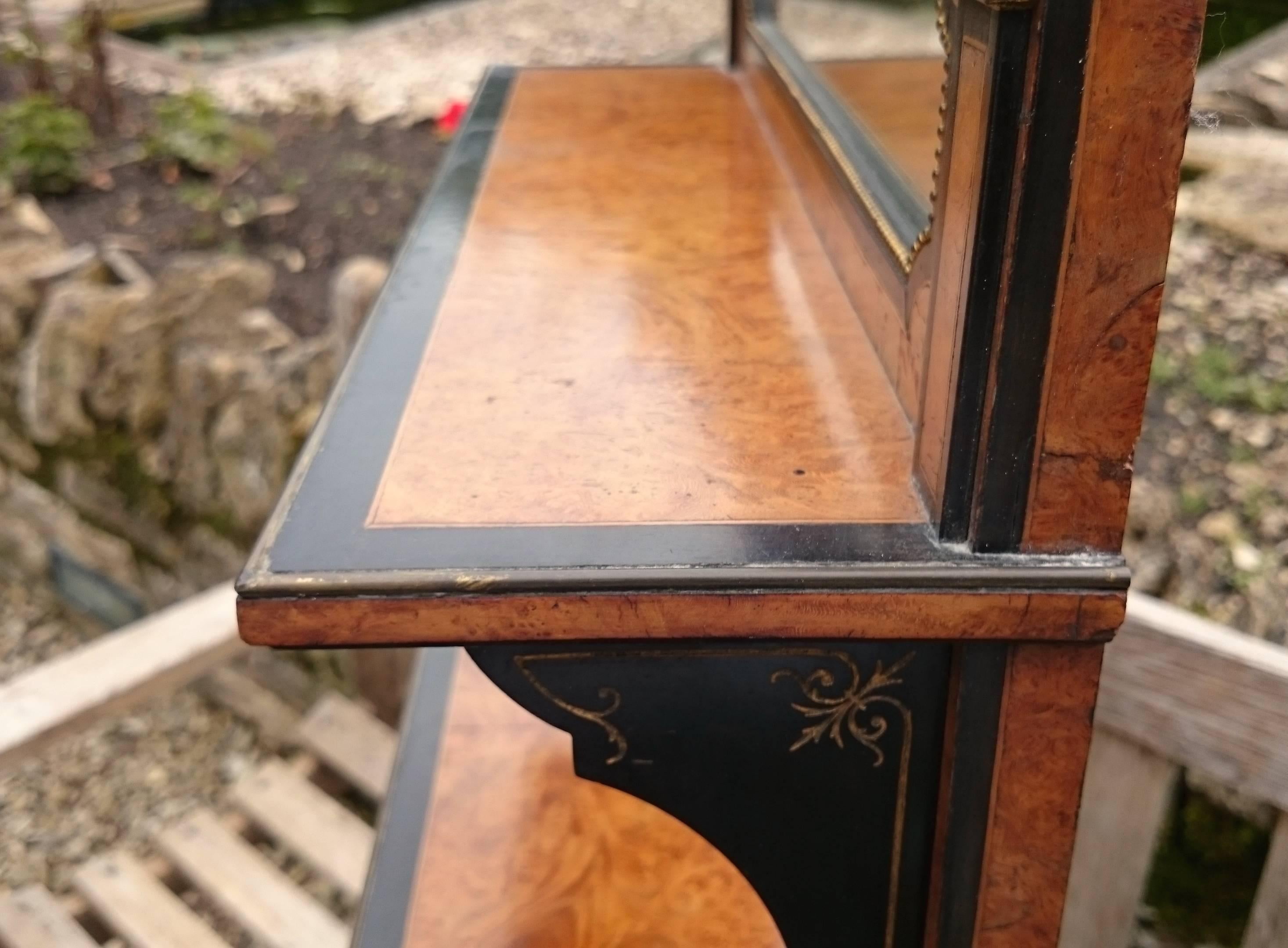 Antique Aesthetic Movement Amboyna Gilt and Ebonized Hanging Shelves In Excellent Condition For Sale In Gloucestershire, GB