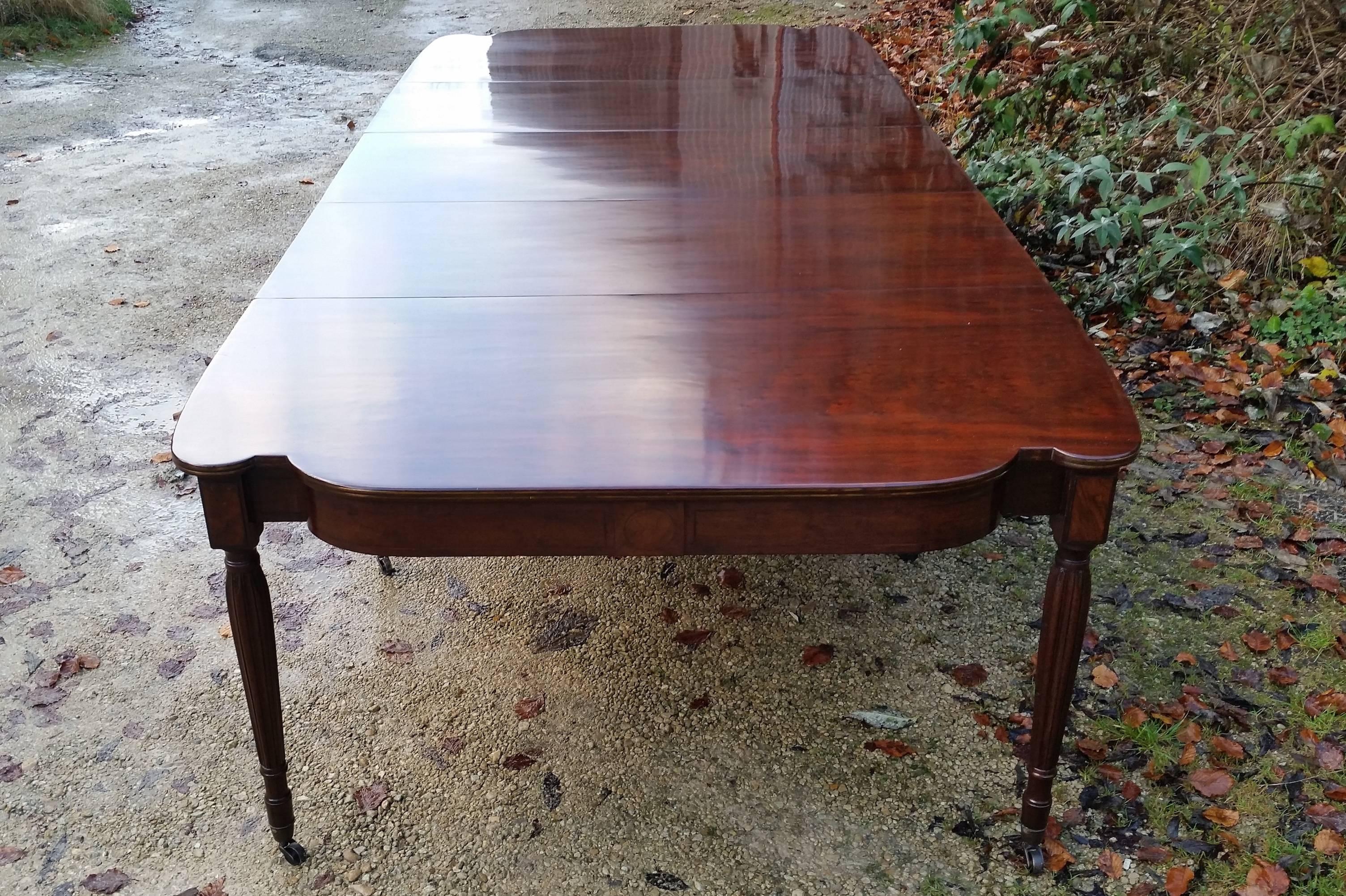 19th Century Regency Mahogany Dining Table with Brass Inlay  3