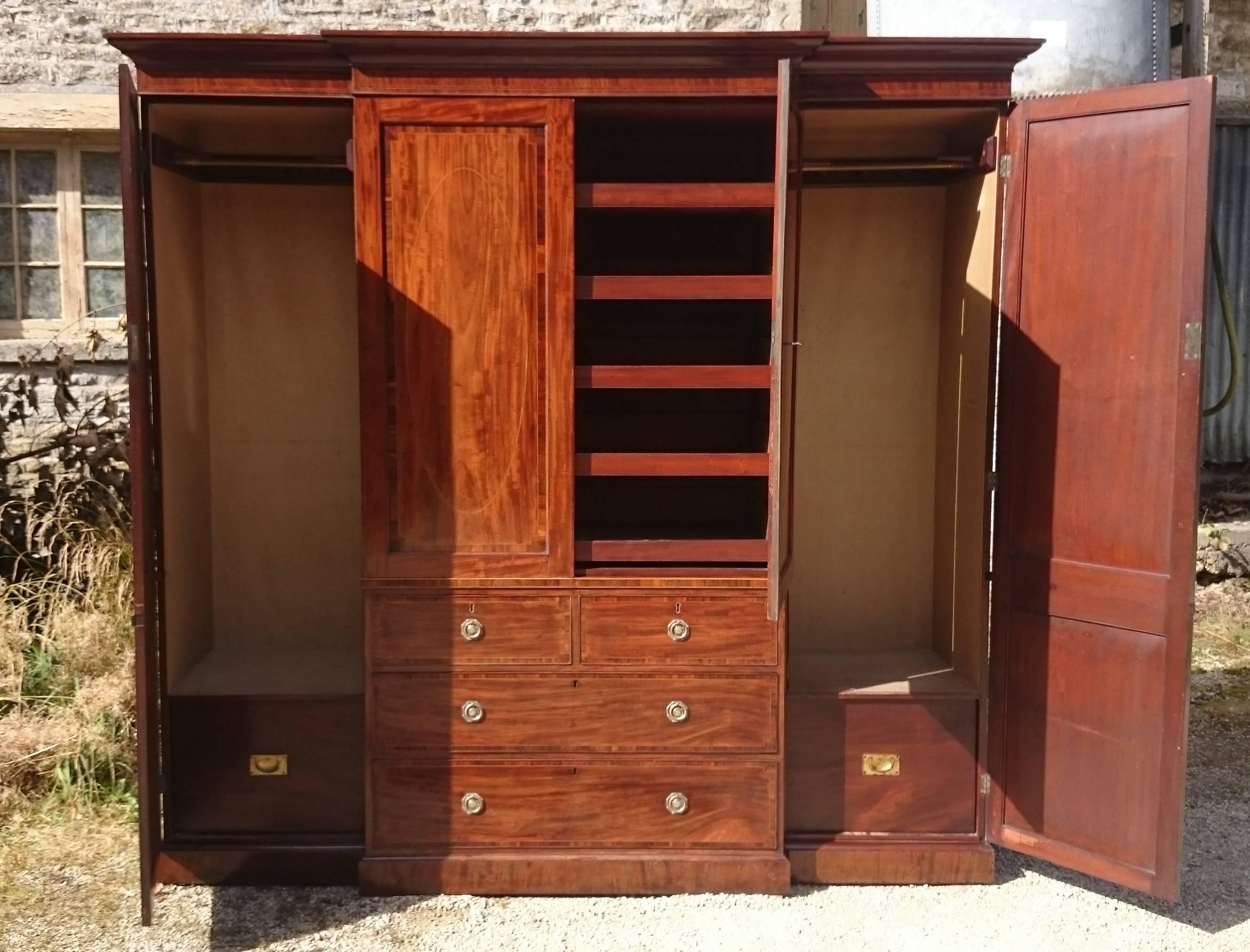 18th Century Breakfront Wardrobe Linen Press In Excellent Condition In Gloucestershire, GB