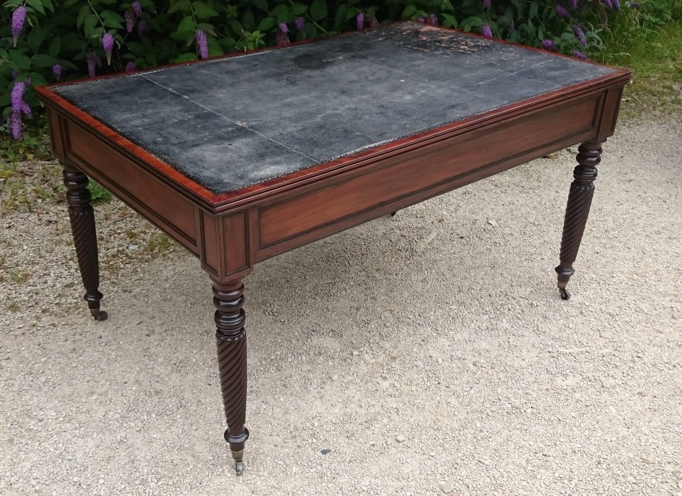 Antique Regency Period Mahogany Library Table In Excellent Condition In Gloucestershire, GB