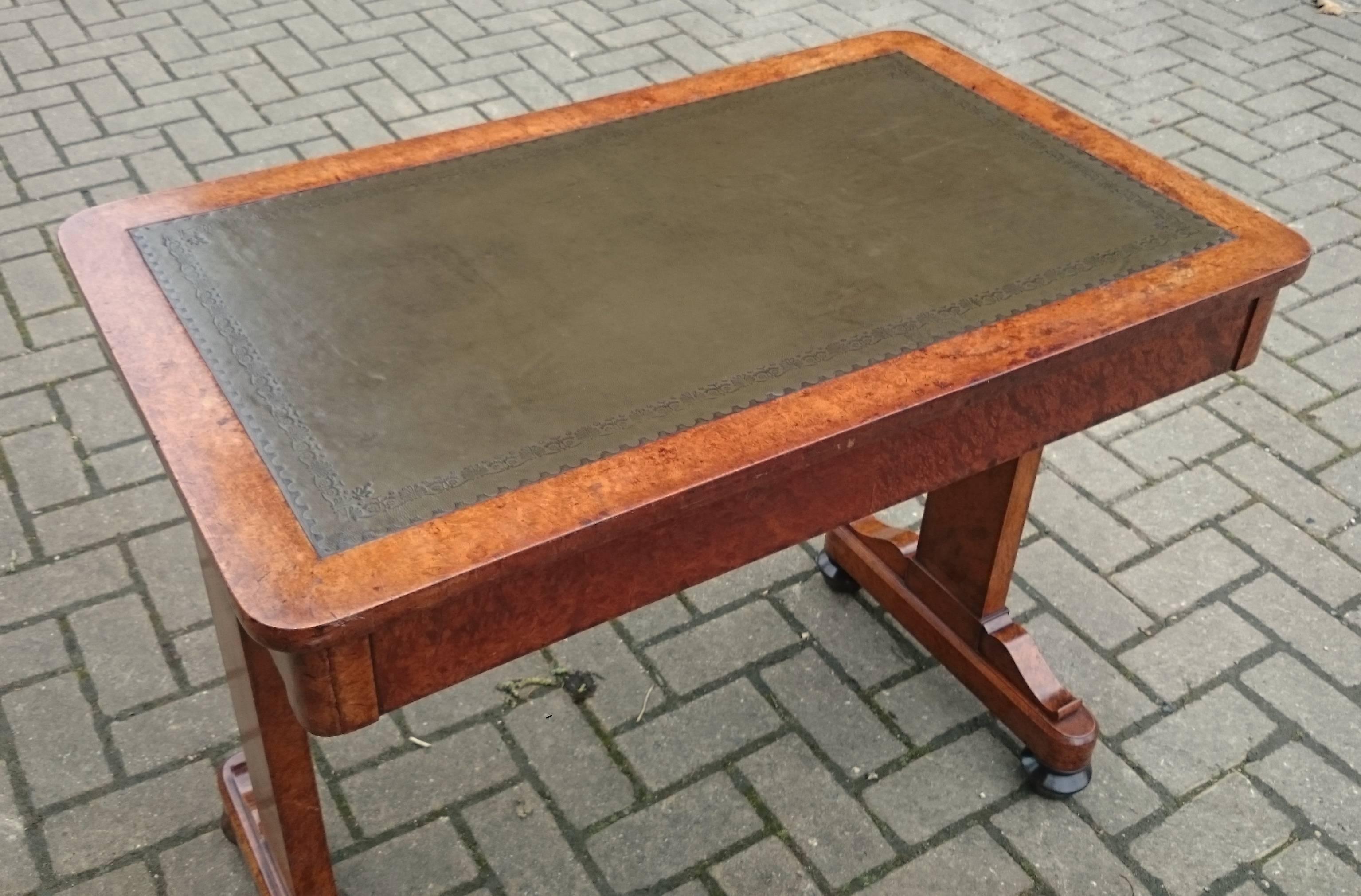 Rare and Important Regency Writing Table Made of Expensive Aboyna Wood 1