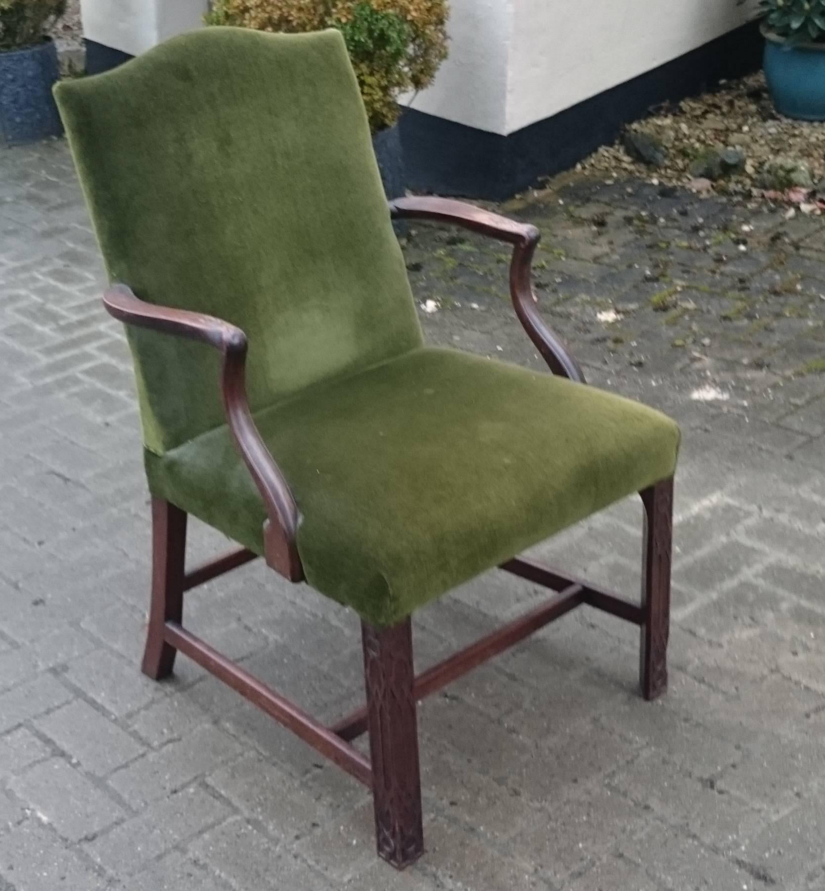 19th Century Gainsborough Library Chair in the Manner of Thomas Chippendale In Excellent Condition For Sale In Gloucestershire, GB