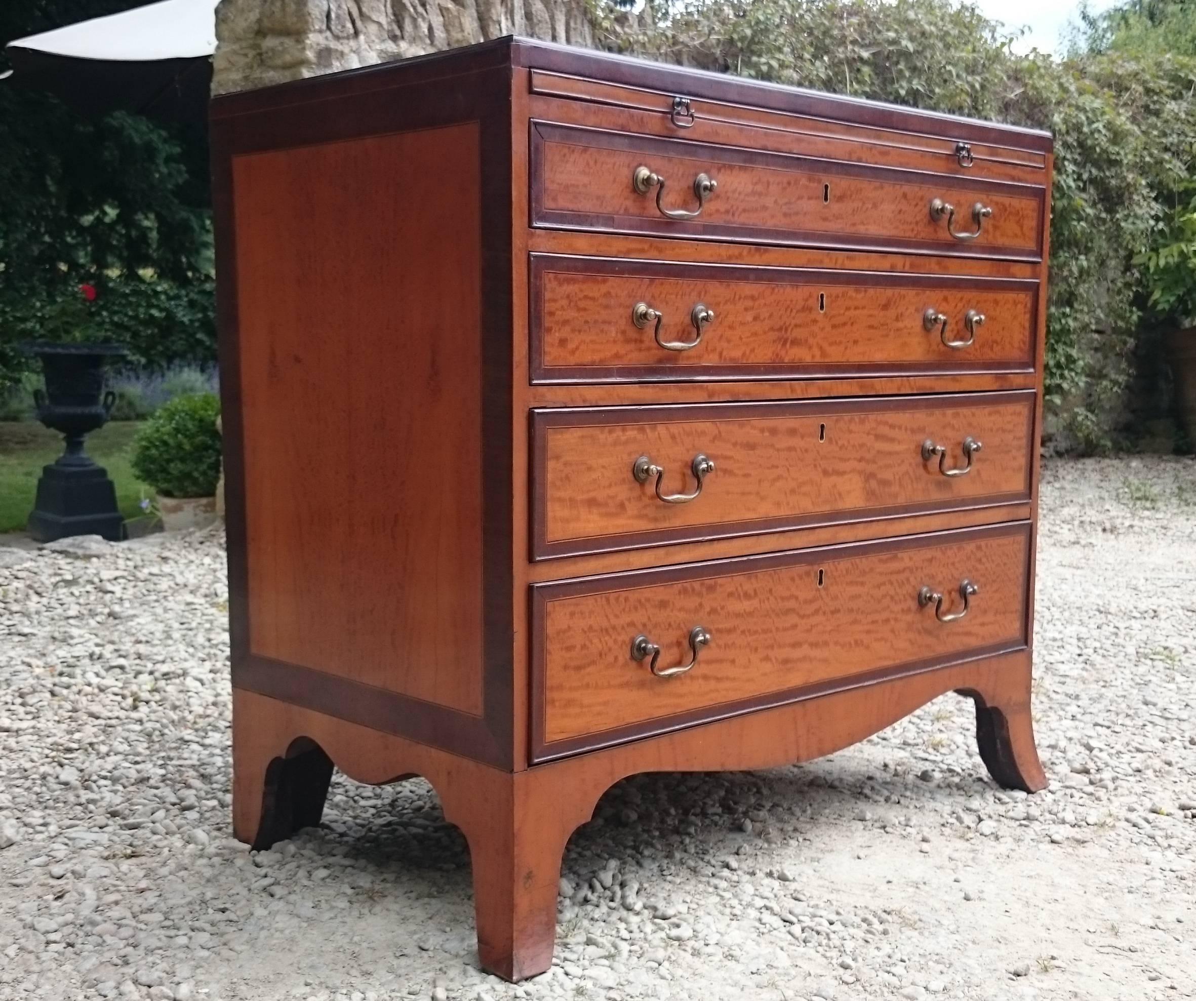 Satinwood Chest of Drawers In Excellent Condition In Gloucestershire, GB