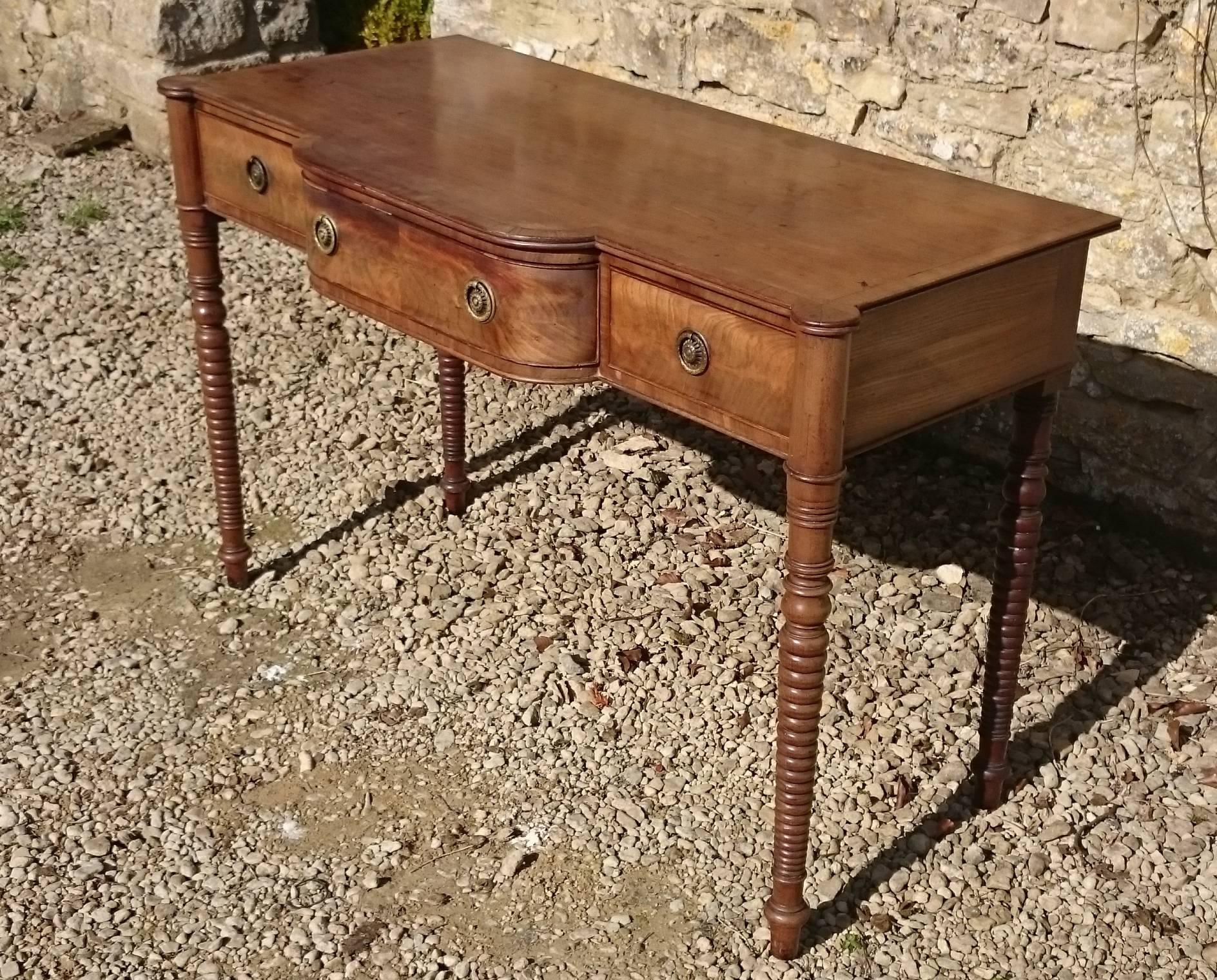 19th Century Regency Mahogany Serving Table In Excellent Condition In Gloucestershire, GB