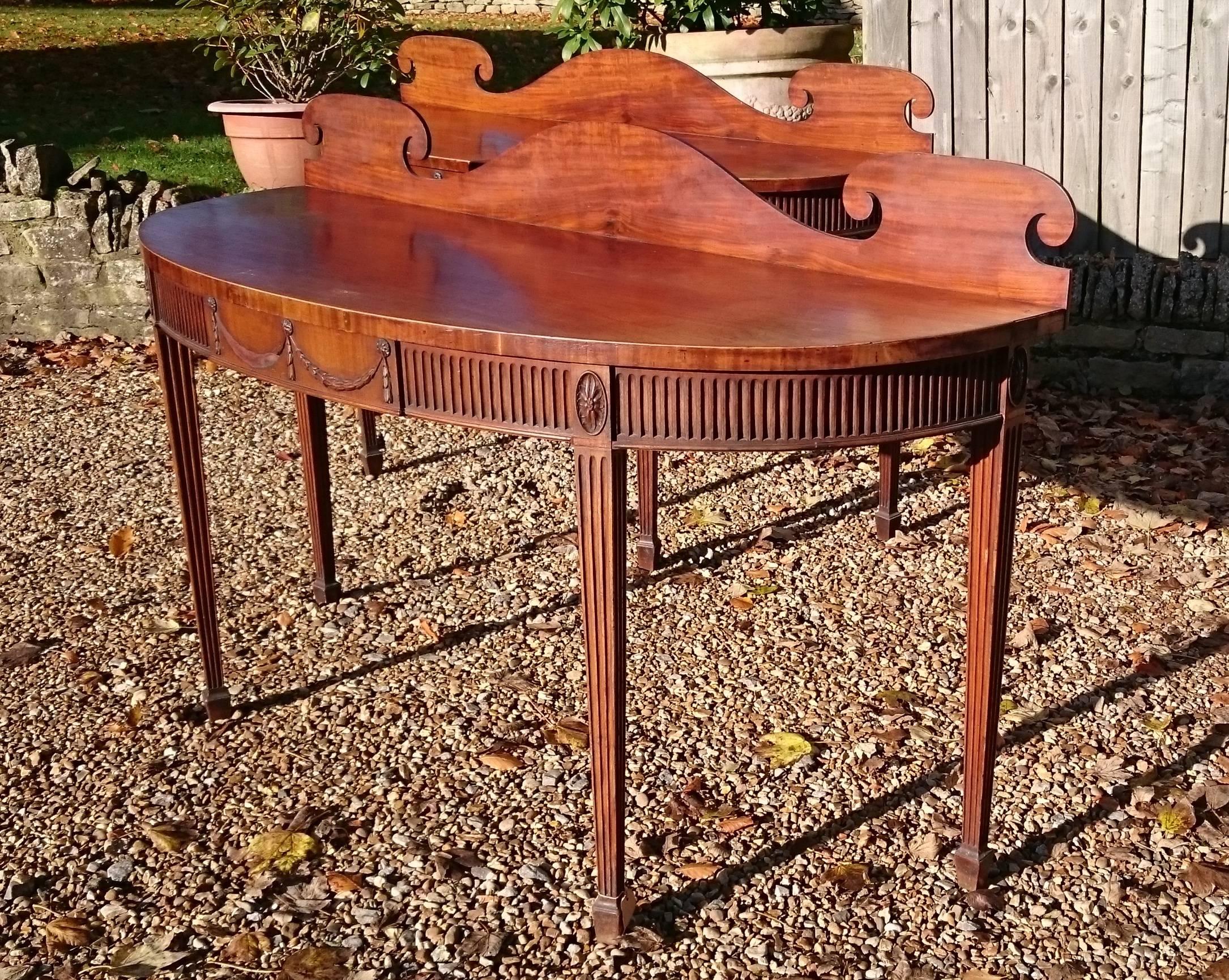 Pair of Early 19th Century George III Period Mahogany Console Serving Tables In Good Condition In Gloucestershire, GB