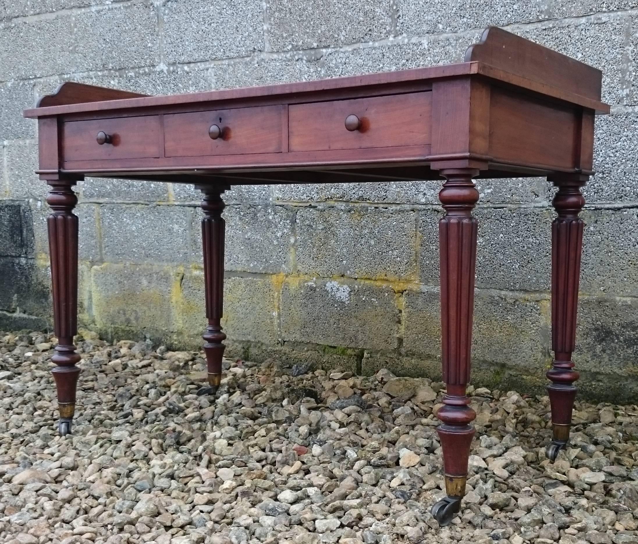 Early 19th Century Regency Mahogany Antique Gillow Serving or Dressing Table  1