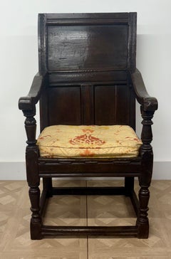 Sillón con revestimiento de roble inglés de mediados del siglo XVII