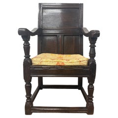 Sillón con revestimiento de roble inglés de mediados del siglo XVII