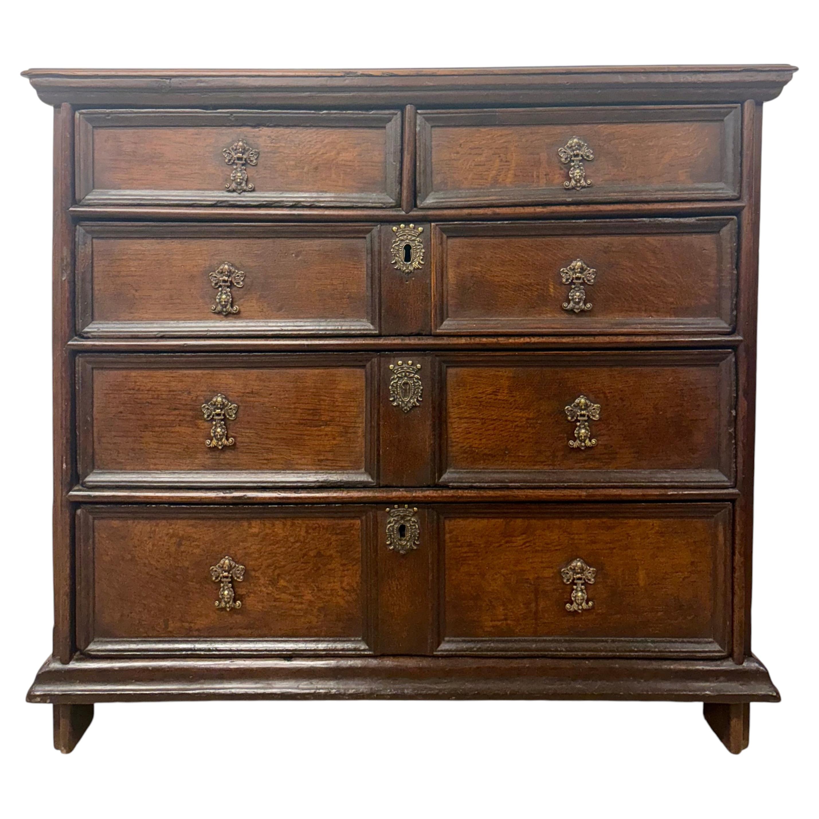 Late 17th-Century English Oak Chest of Drawers For Sale