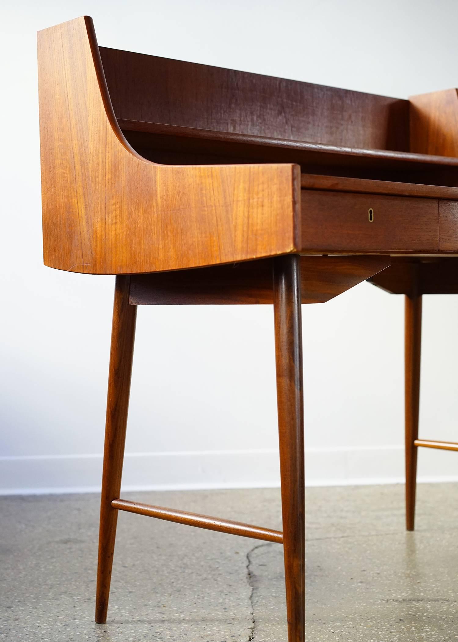 Ola Desk by John Texmon 1