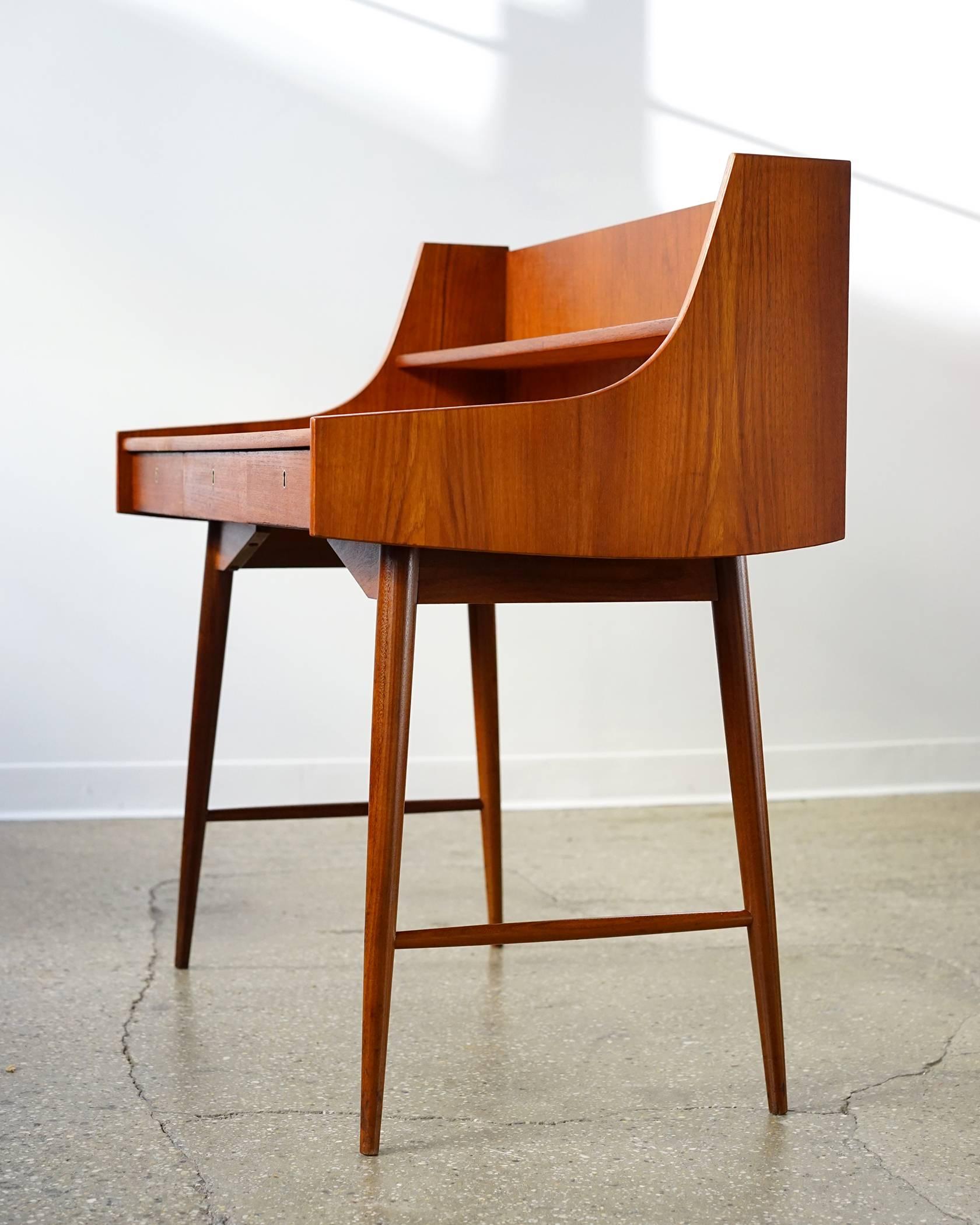 Ola Desk by John Texmon In Good Condition In Brooklyn, NY