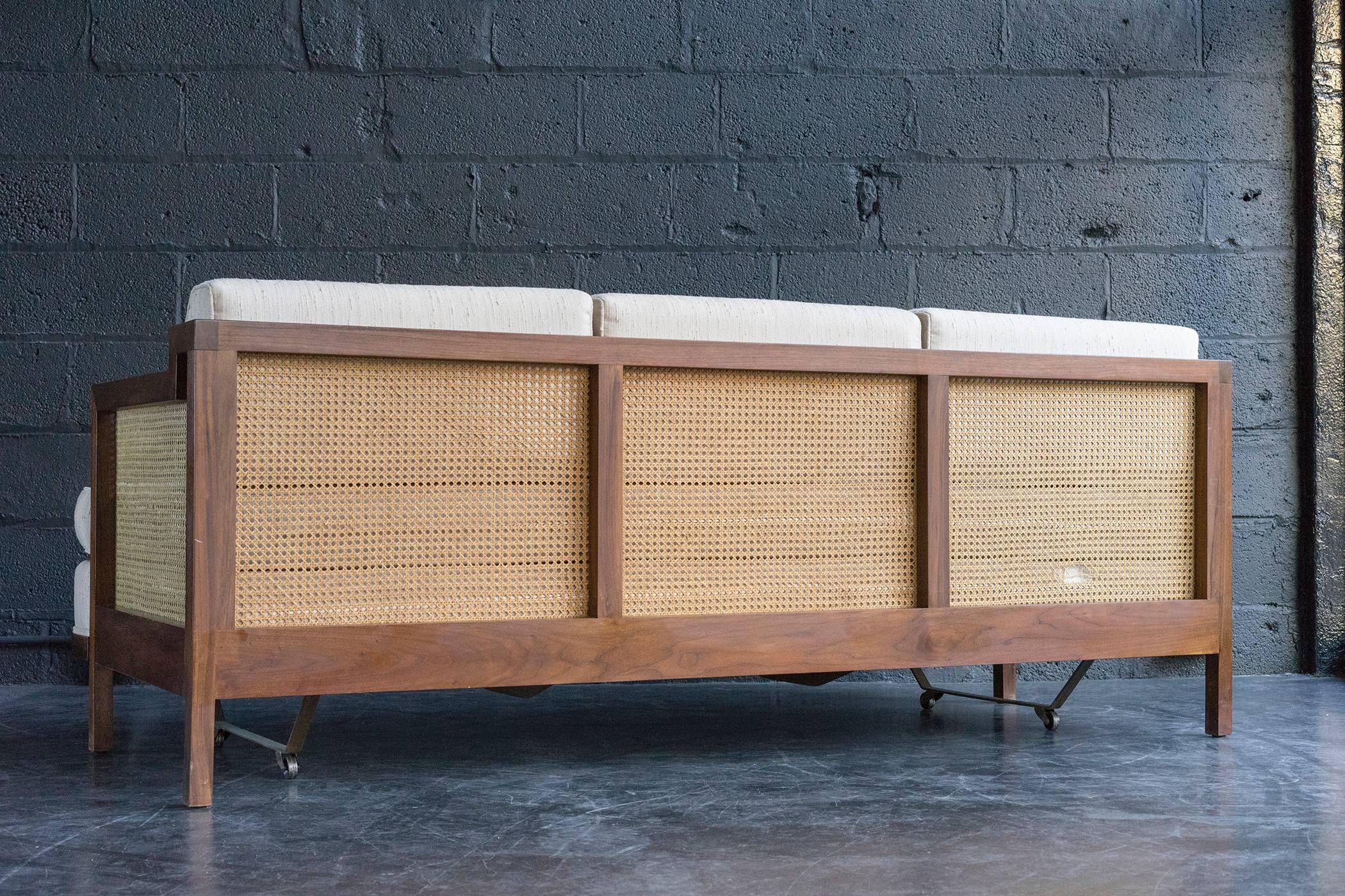 Mid-Century Modern Convertible Trundle Daybed
